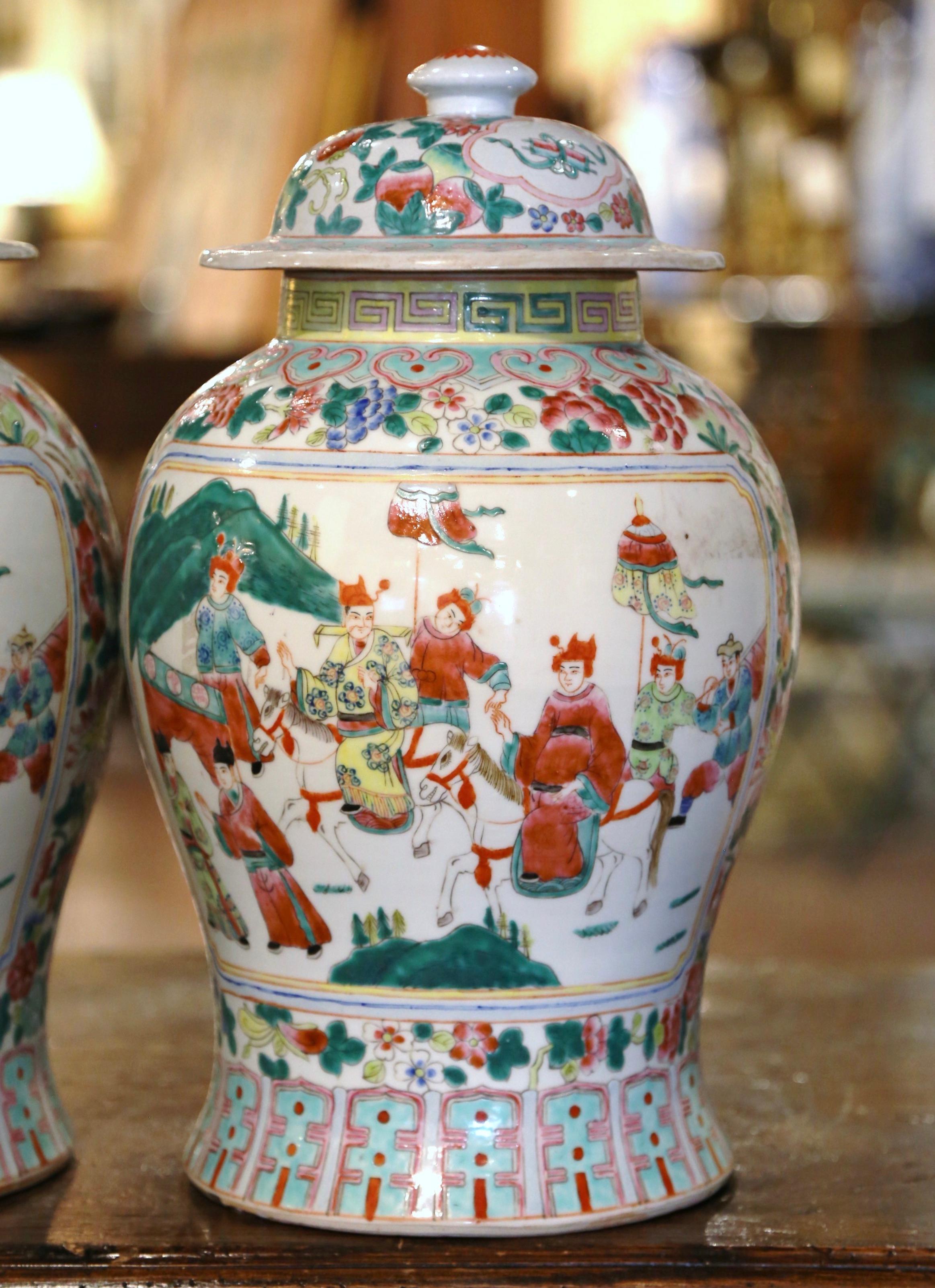 Pair of Early 20th Century Chinese Painted Famille Rose Porcelain Lidded Jars 5