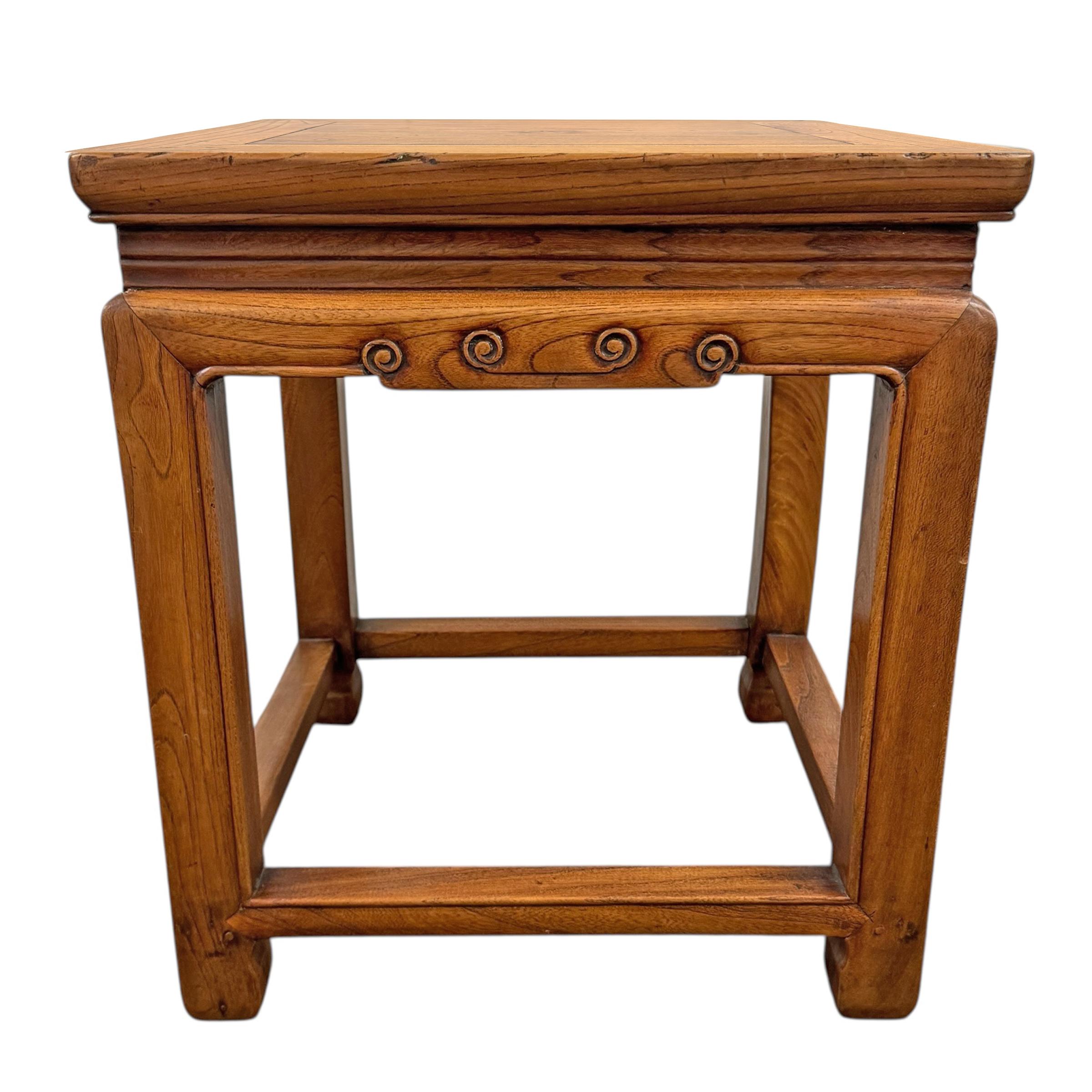 Pair of Early 20th Century Chinese Stools In Good Condition For Sale In Chicago, IL