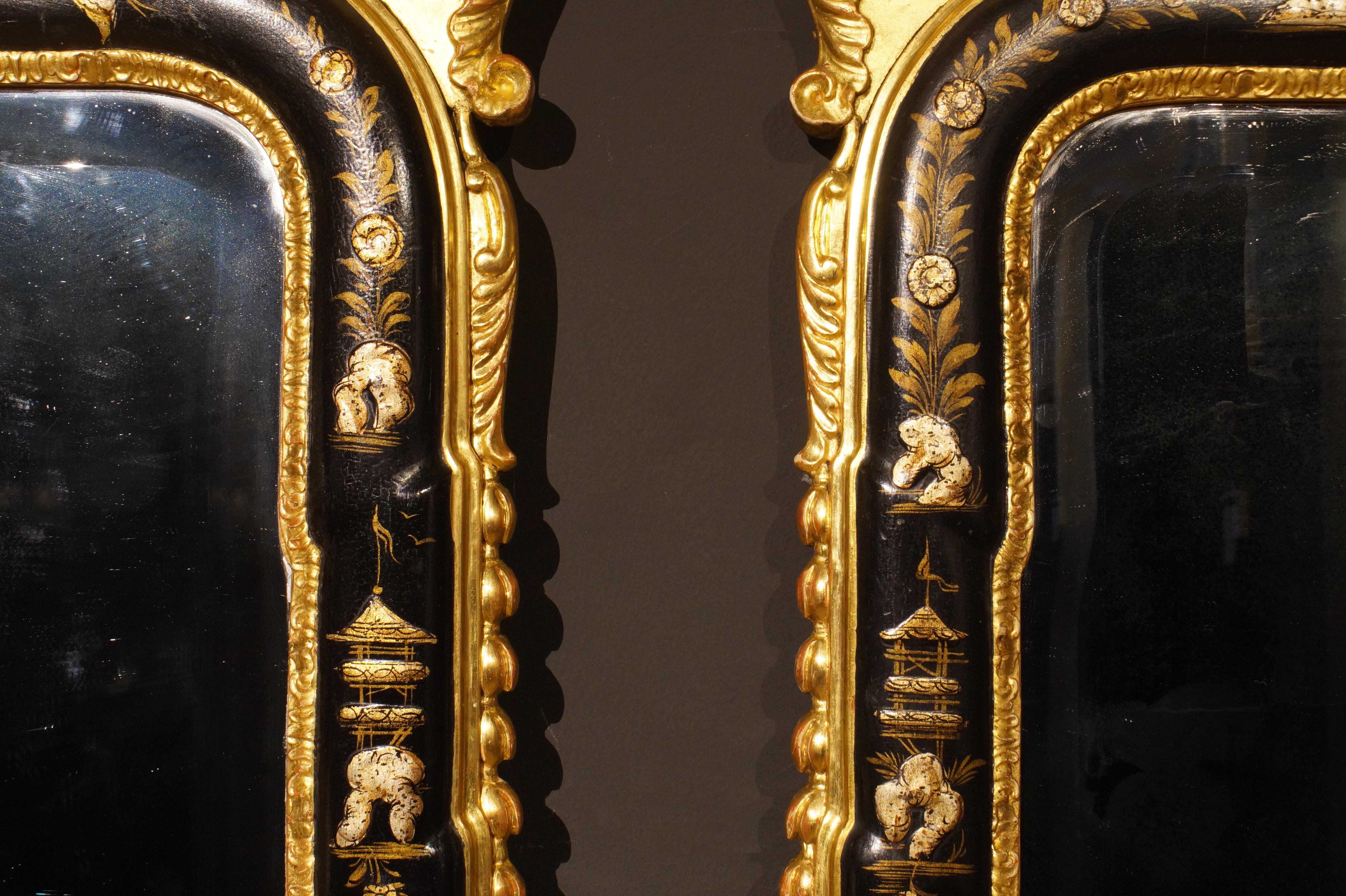 Pair of Early 20th Century Chinnoiserie Framed Mirrors in the Queen Anne Style In Good Condition For Sale In London, GB