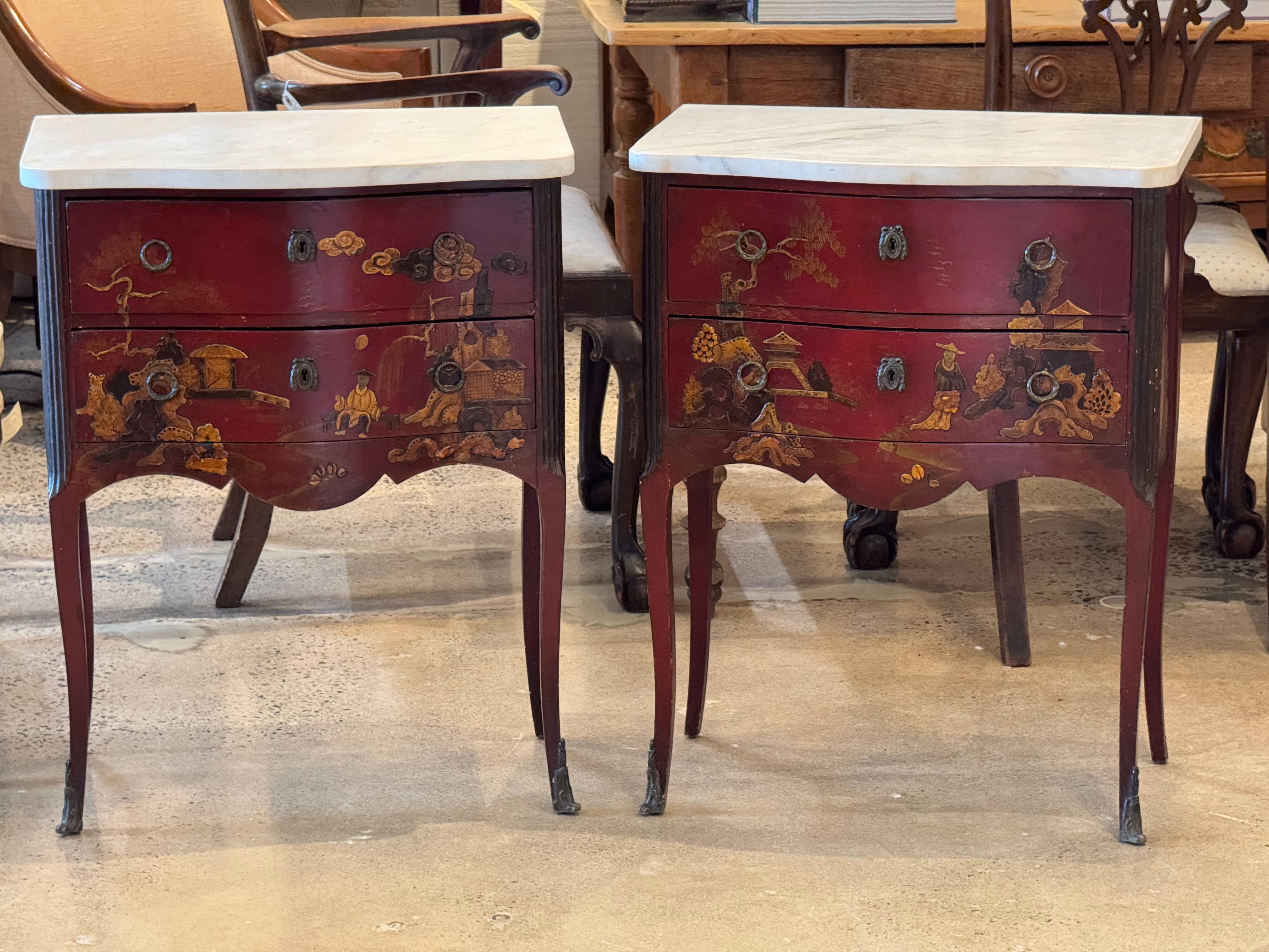 Paire de commodes à plateau de marbre Chinoiserie du début du 20ème siècle Bon état - En vente à Charlottesville, VA
