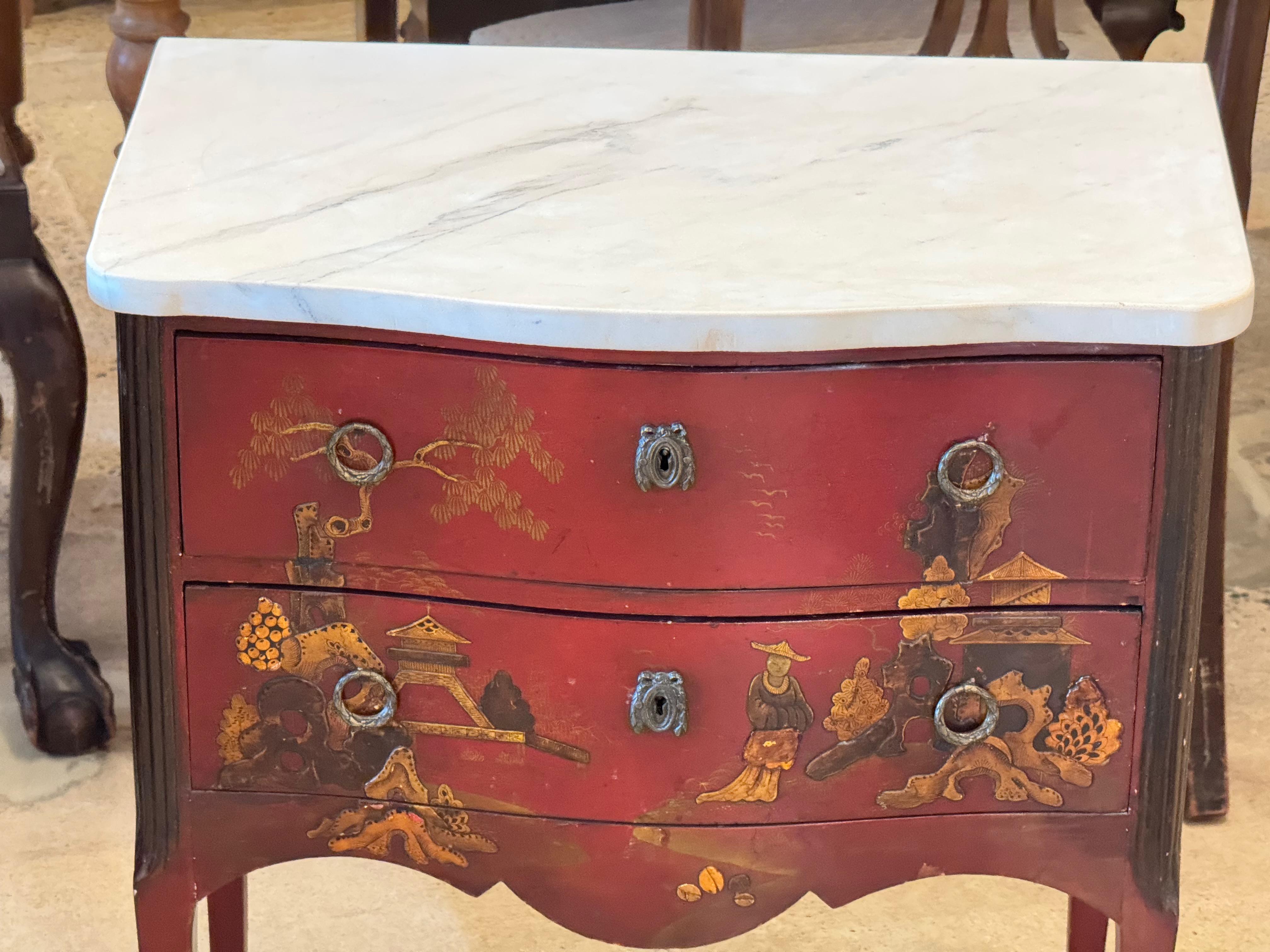 Paire de commodes à plateau de marbre Chinoiserie du début du 20ème siècle en vente 2