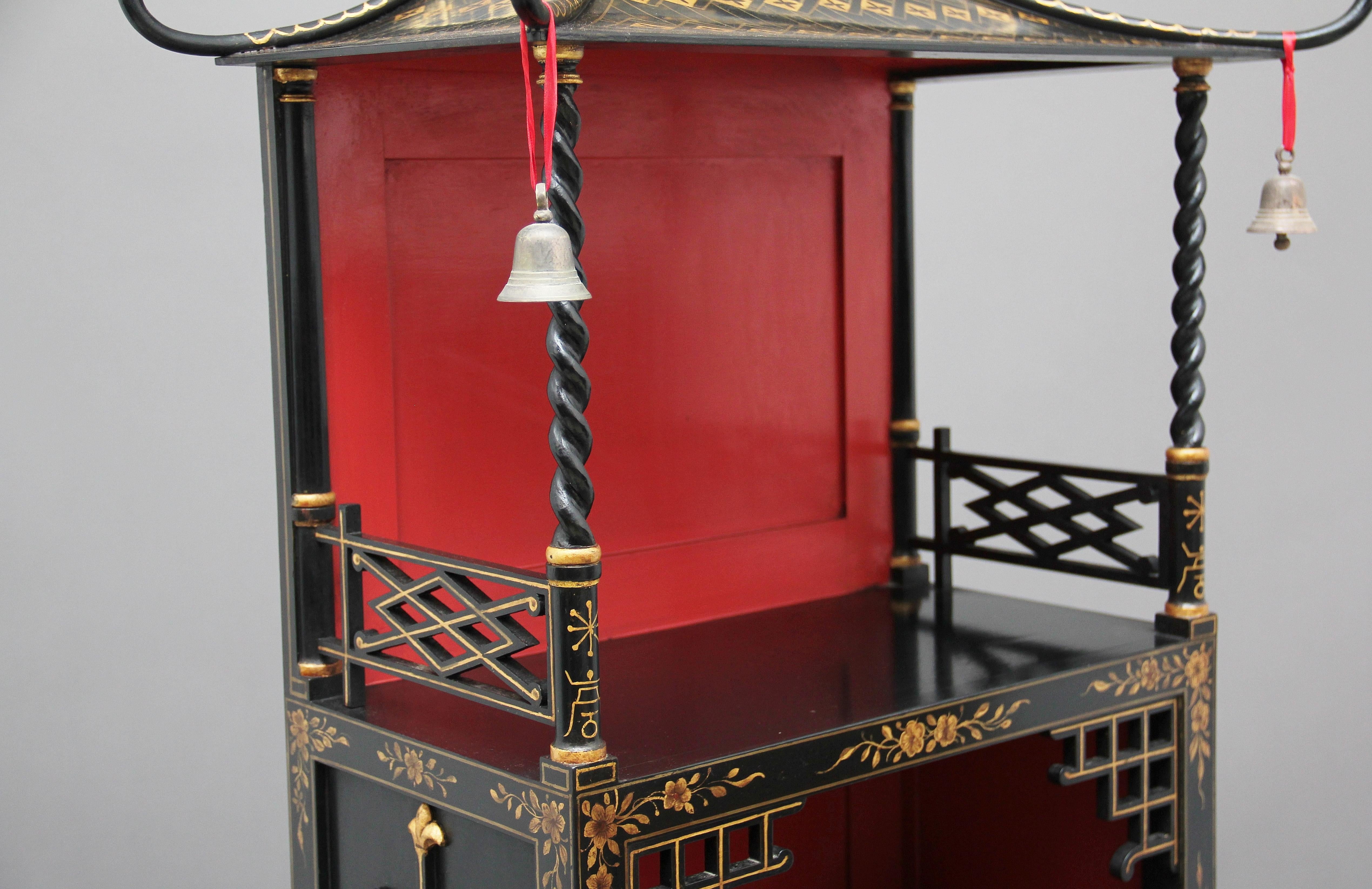 Pair of Early 20th Century Chinoiserie Open Cabinets 4