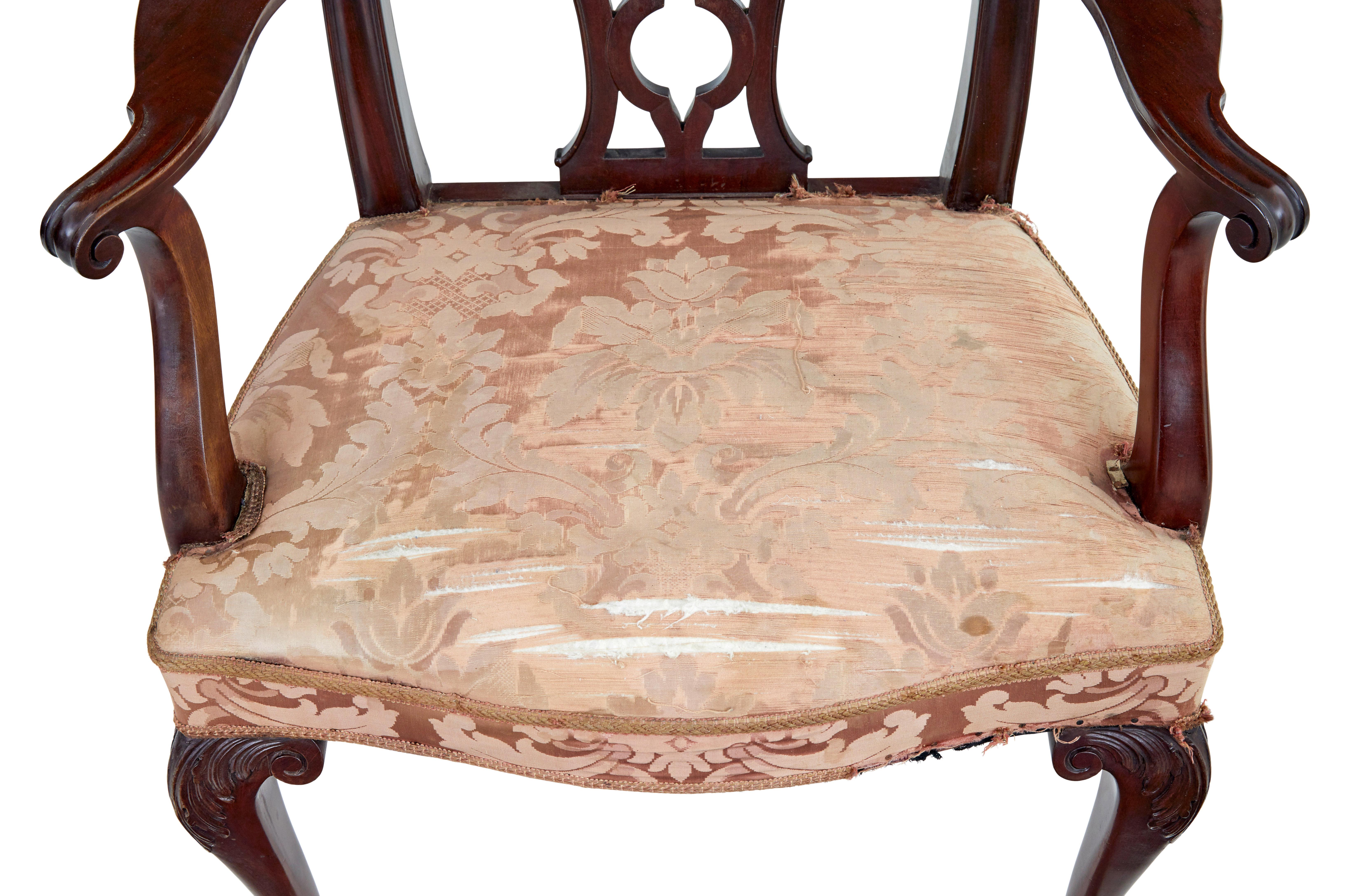 Paire de fauteuils chippendale revival du début du 20e siècle vers 1923.

Paire de fauteuils en acajou de bonne qualité par le célèbre fabricant suédois nordiska Kompaniet.  Sculptée à la main selon un modèle d'inspiration chippendale.  Le dossier