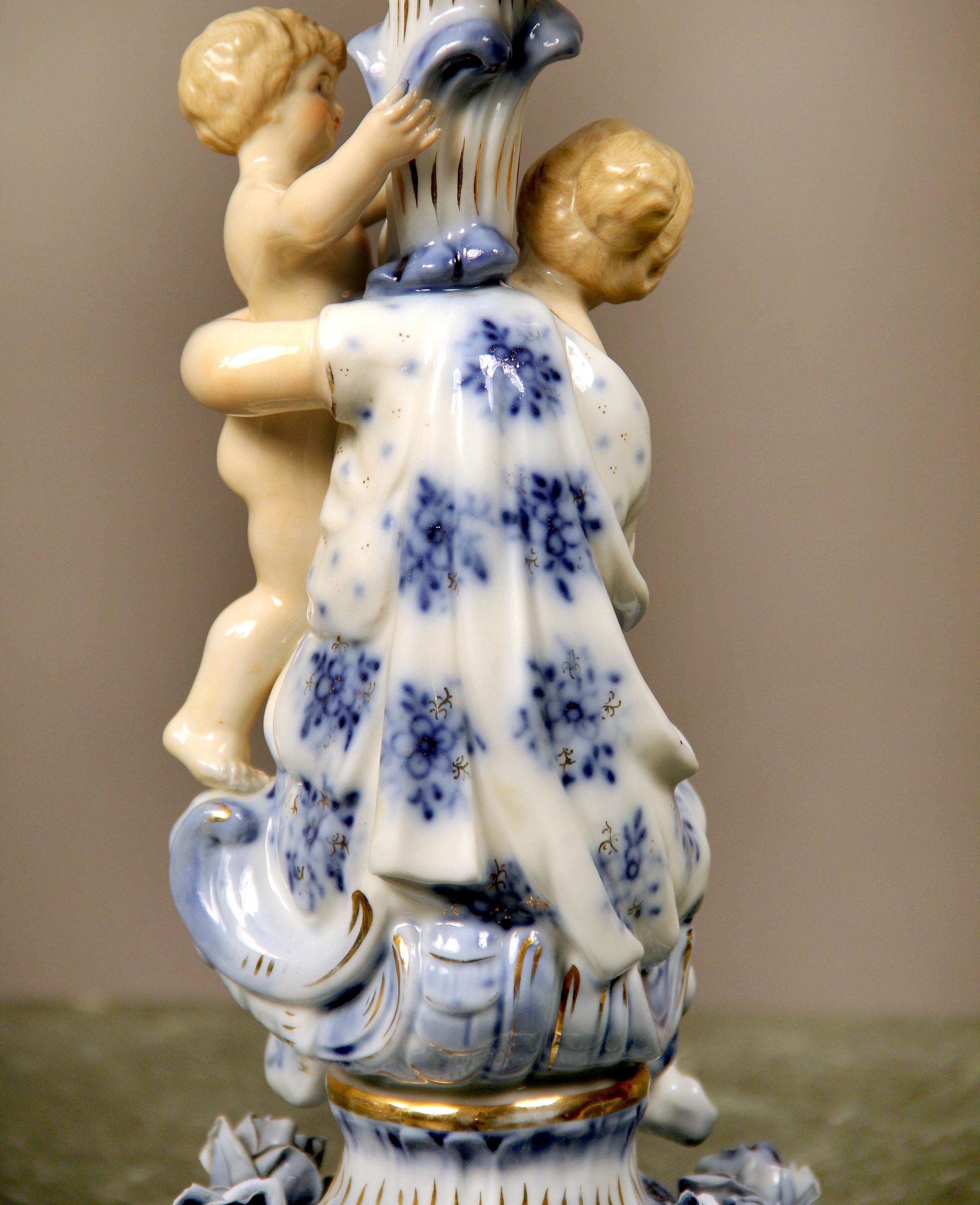 Hand-Painted Pair of Early 20th Century Continental Porcelain Compotes For Sale