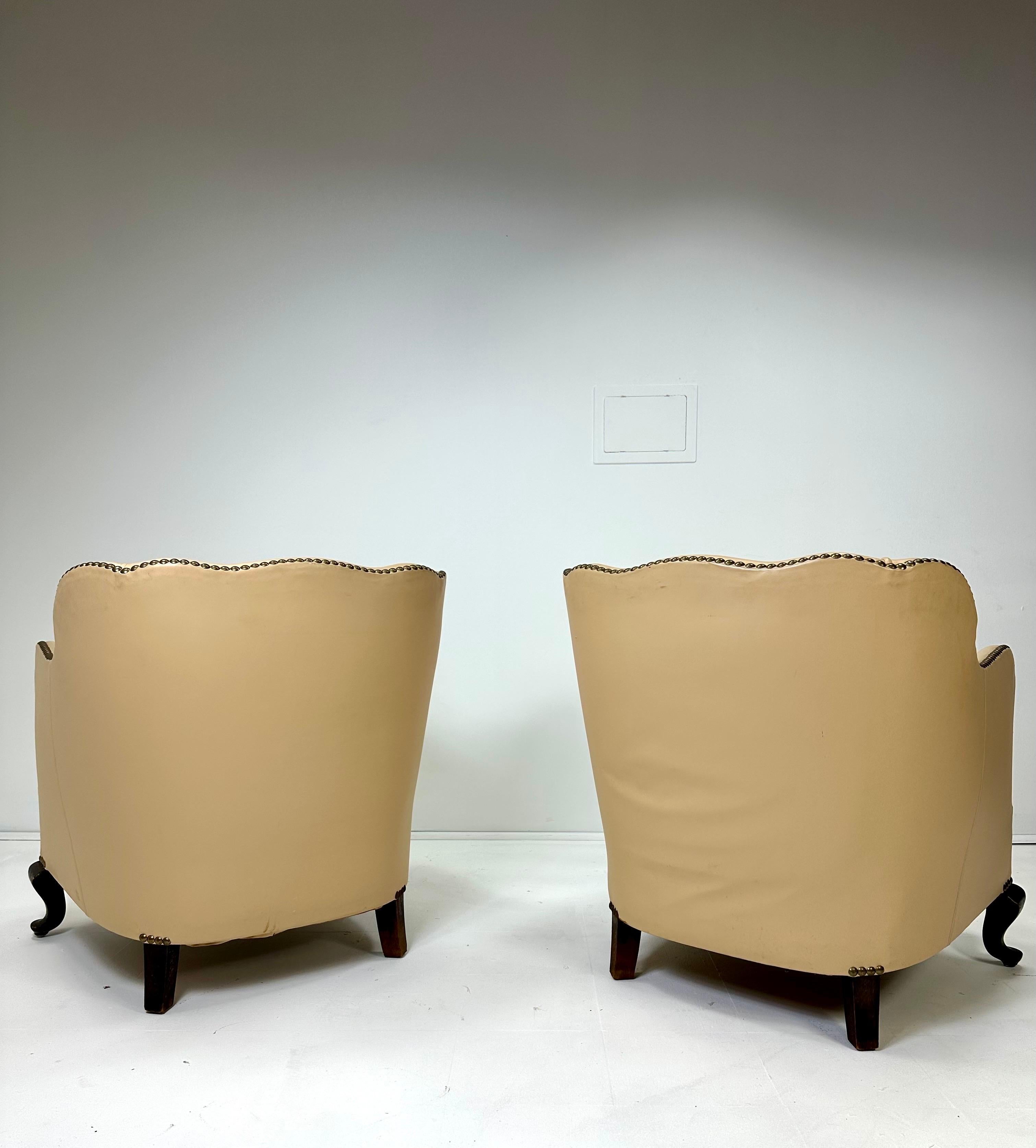 Art nouveau Paire de chaises en cuir danoises du début du 20e siècle en vente