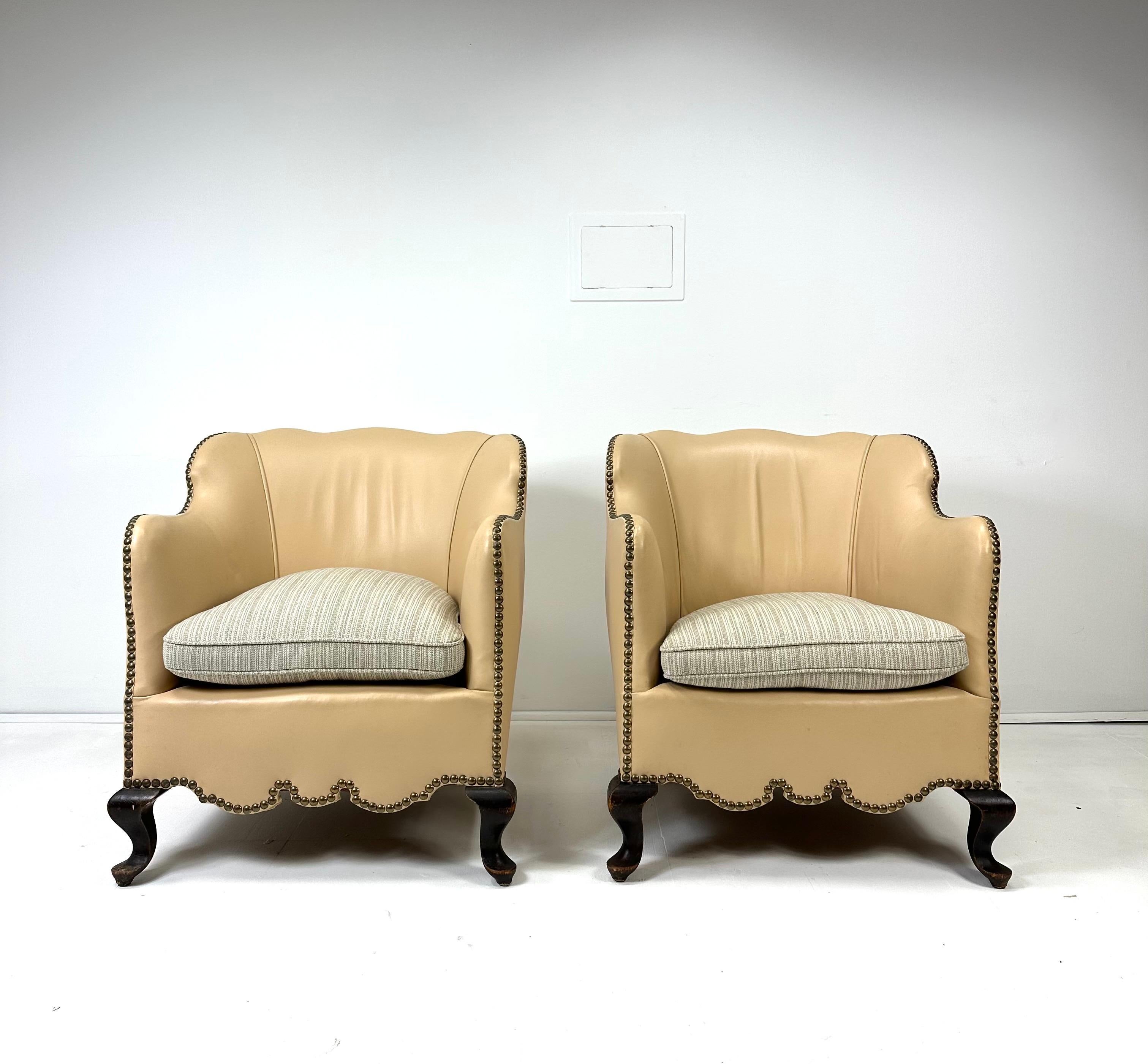 Danois Paire de chaises en cuir danoises du début du 20e siècle en vente