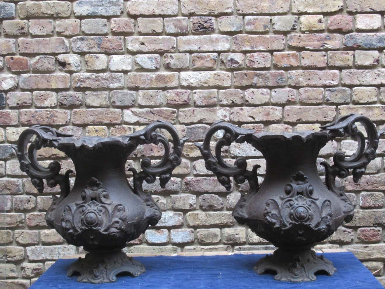 Pair of Early 20th Century Decorative Cast Iron Urns For Sale 2