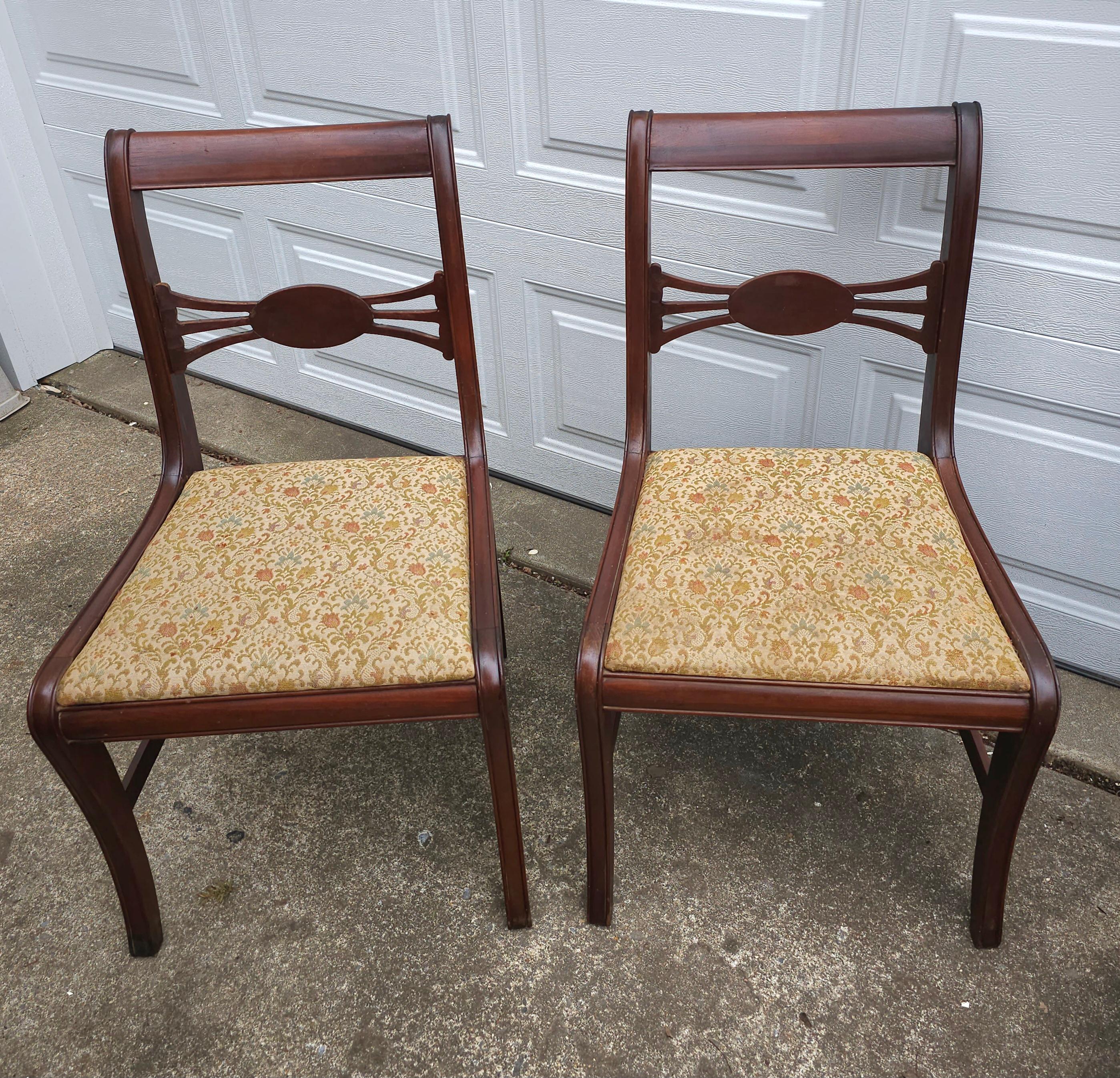 Américain Paire de chaises d'appoint en acajou et tapissées de style Duncan Phyfe du début du 20e siècle en vente