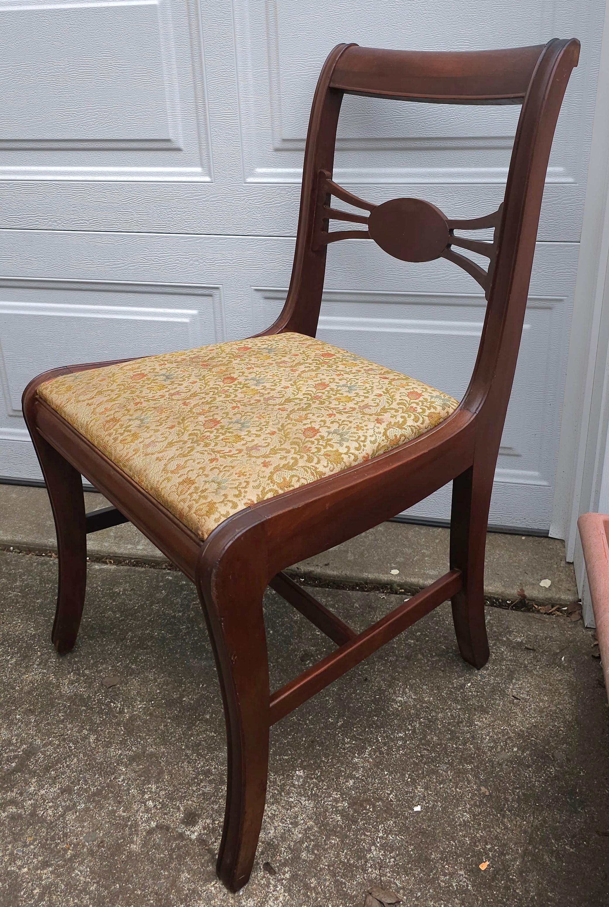Autre Paire de chaises d'appoint en acajou et tapissées de style Duncan Phyfe du début du 20e siècle en vente