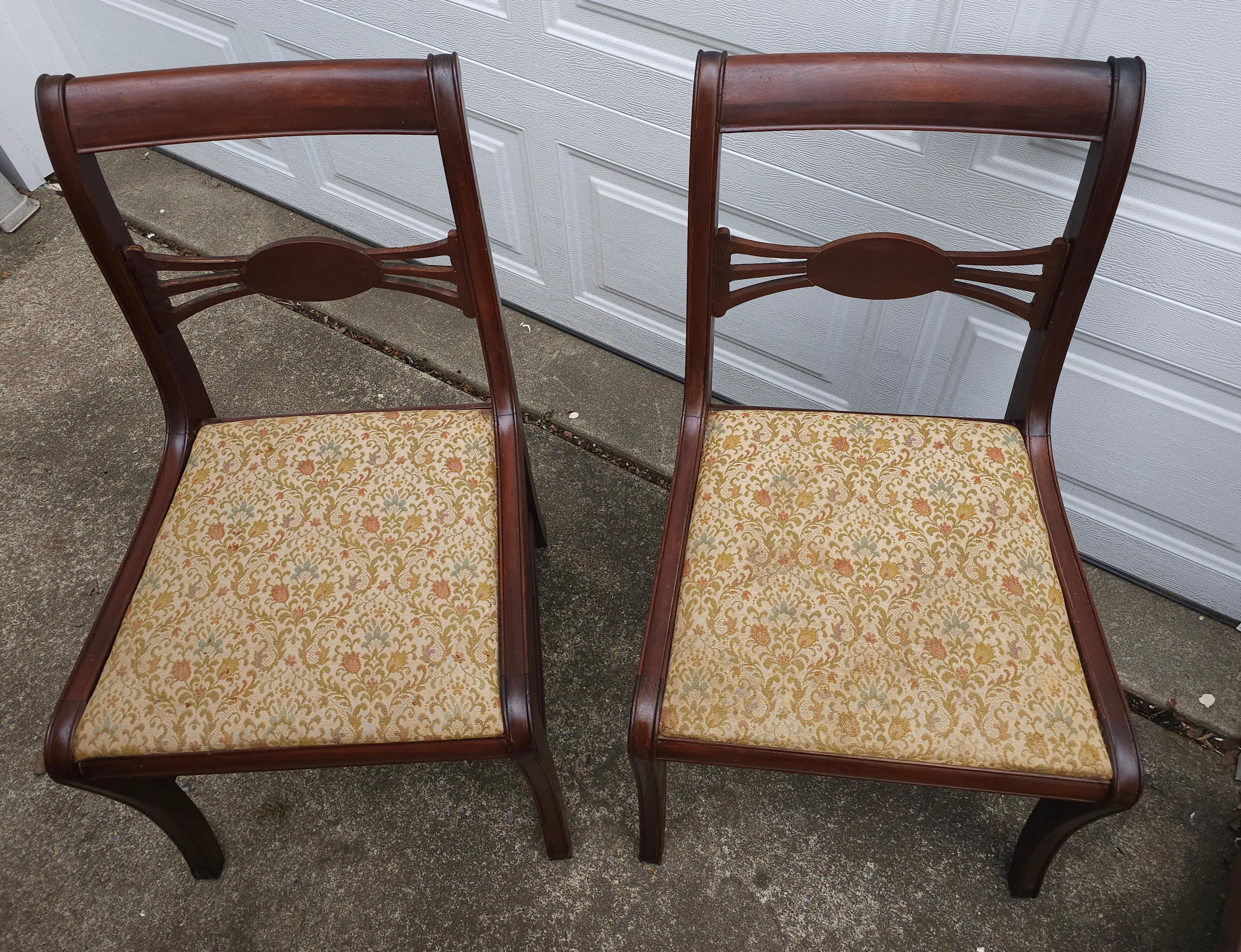 Paire de chaises d'appoint en acajou et tapissées de style Duncan Phyfe du début du 20e siècle Bon état - En vente à Germantown, MD