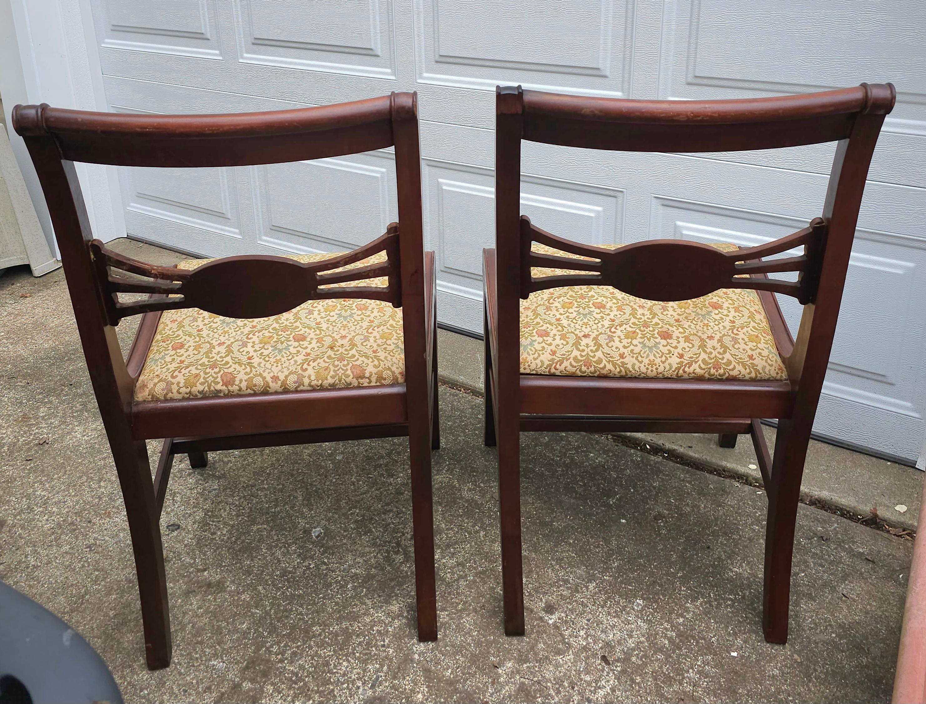 20ième siècle Paire de chaises d'appoint en acajou et tapissées de style Duncan Phyfe du début du 20e siècle en vente