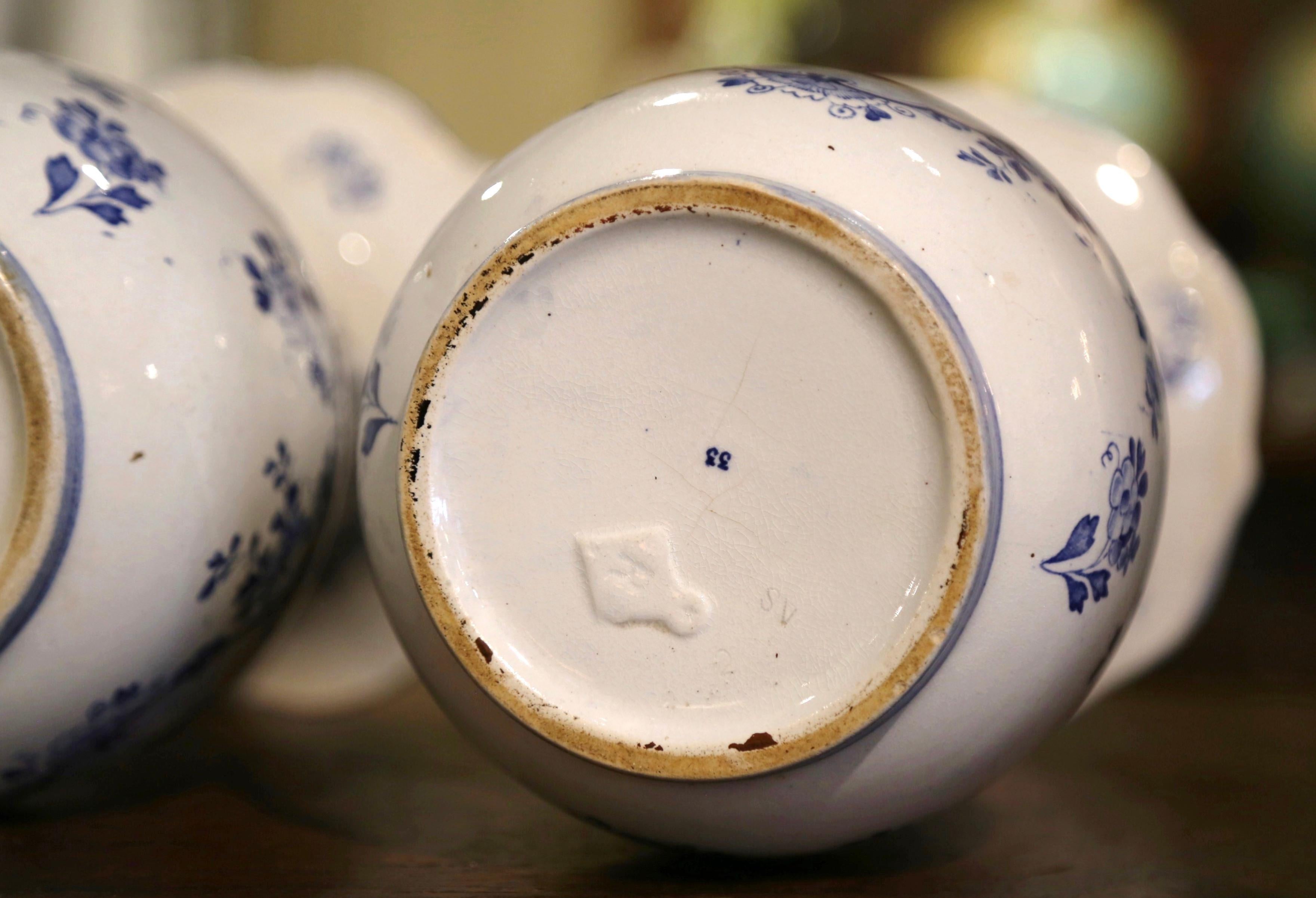 Pair of Early 20th Century Dutch Blue and White Hand Painted Faience Delft Vases For Sale 5