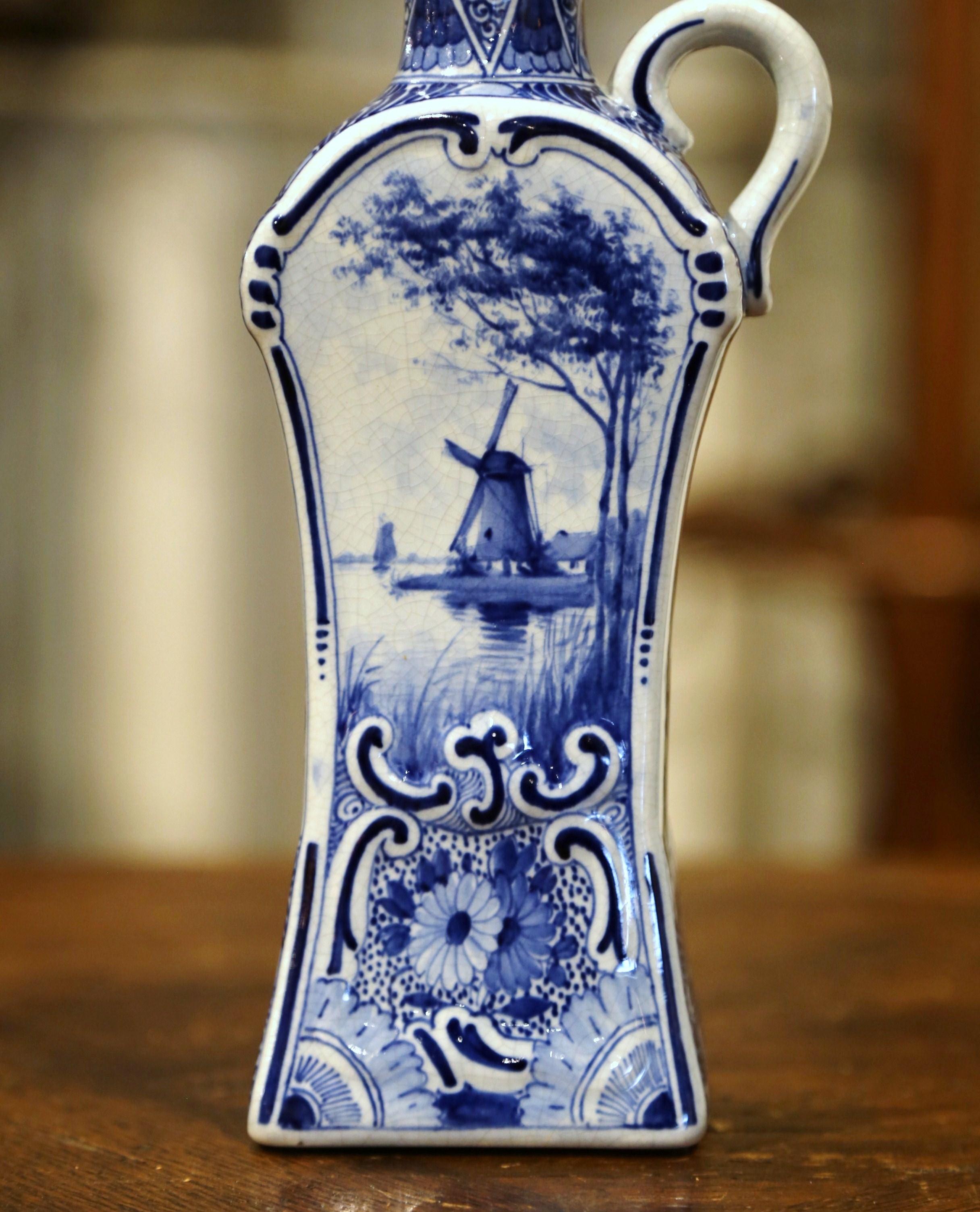 Pair of Early 20th Century Dutch Painted Faience Delft Oil or Vinegar Bottles In Excellent Condition For Sale In Dallas, TX