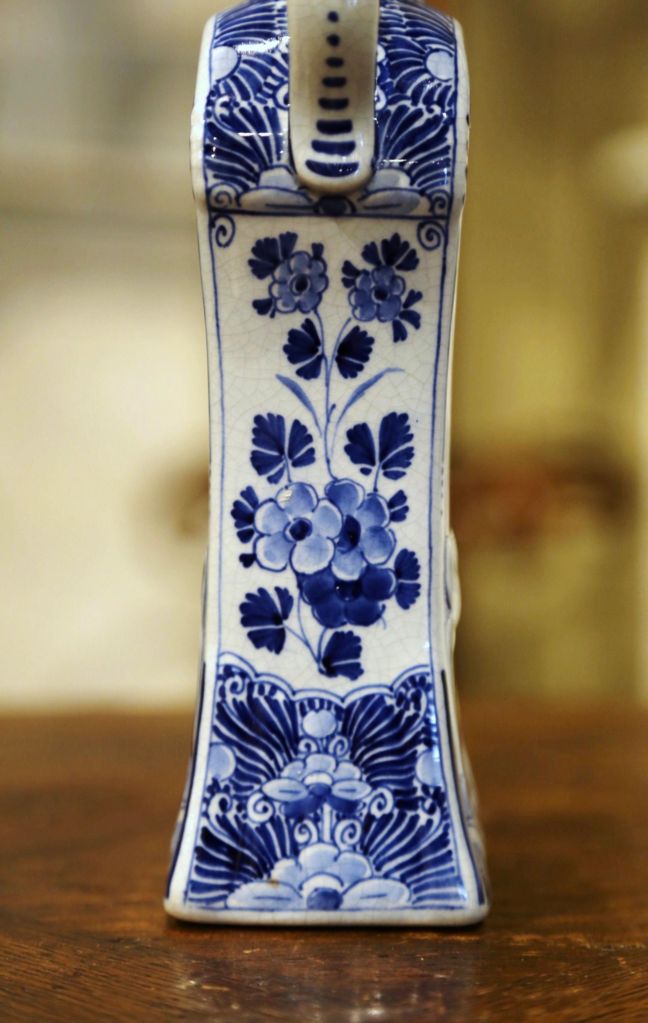 Pair of Early 20th Century Dutch Painted Faience Delft Oil or Vinegar Bottles For Sale 4