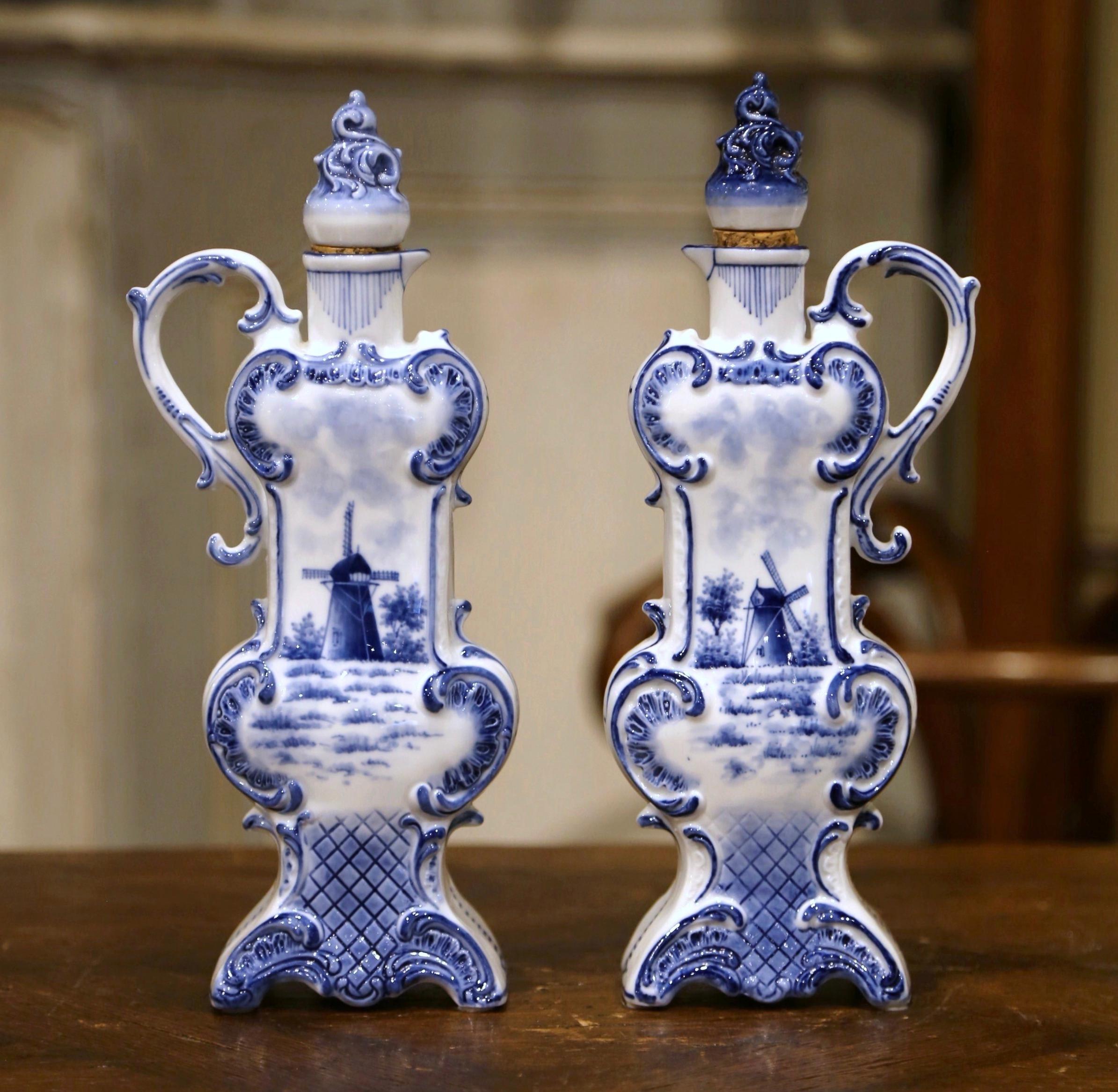 Pair of Early 20th Century Dutch Painted Faience Delft Olive Oil Jars In Excellent Condition In Dallas, TX