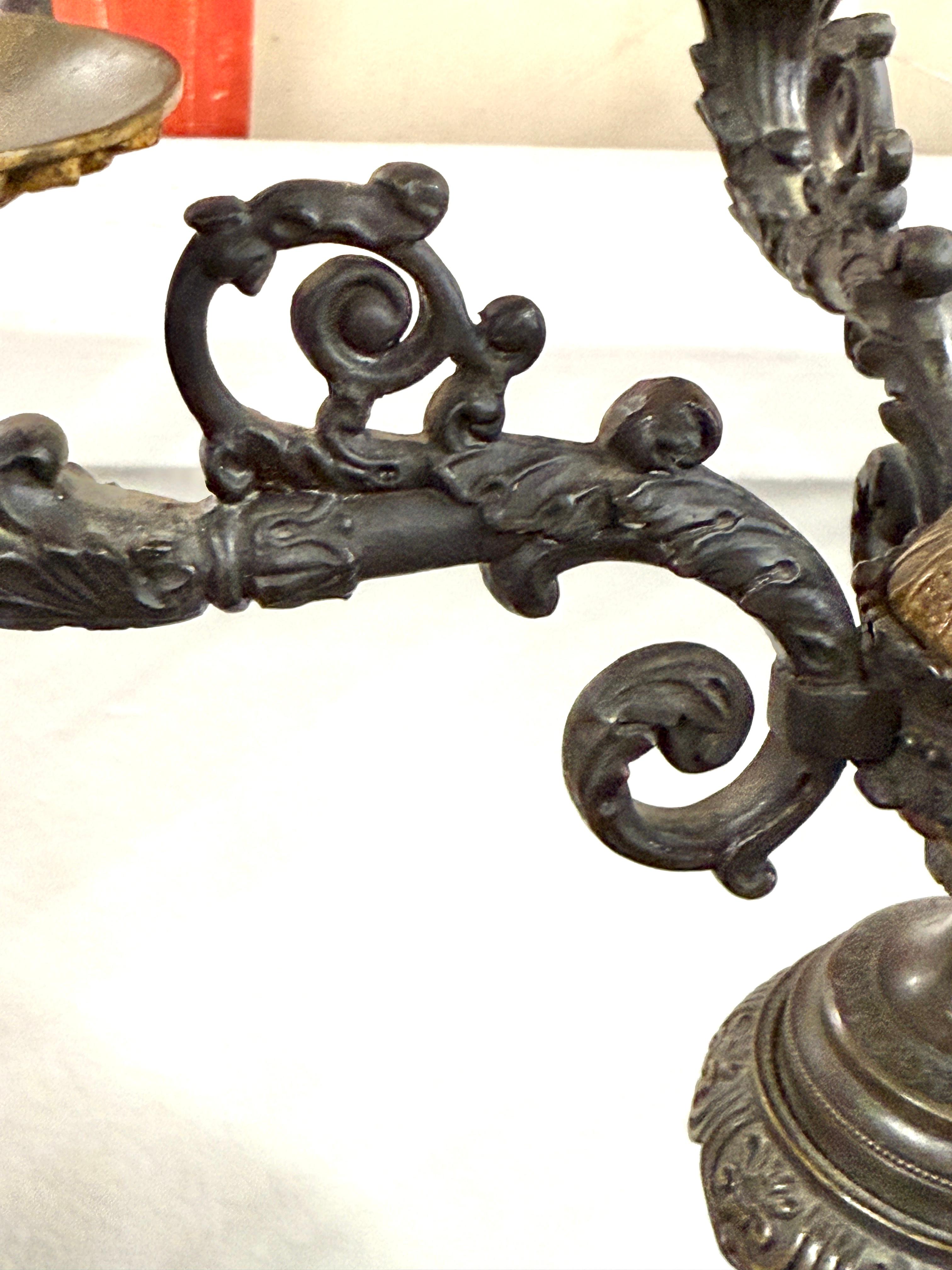Coppia di candelabri in bronzo stile impero dei primi del Novecento in vendita 13