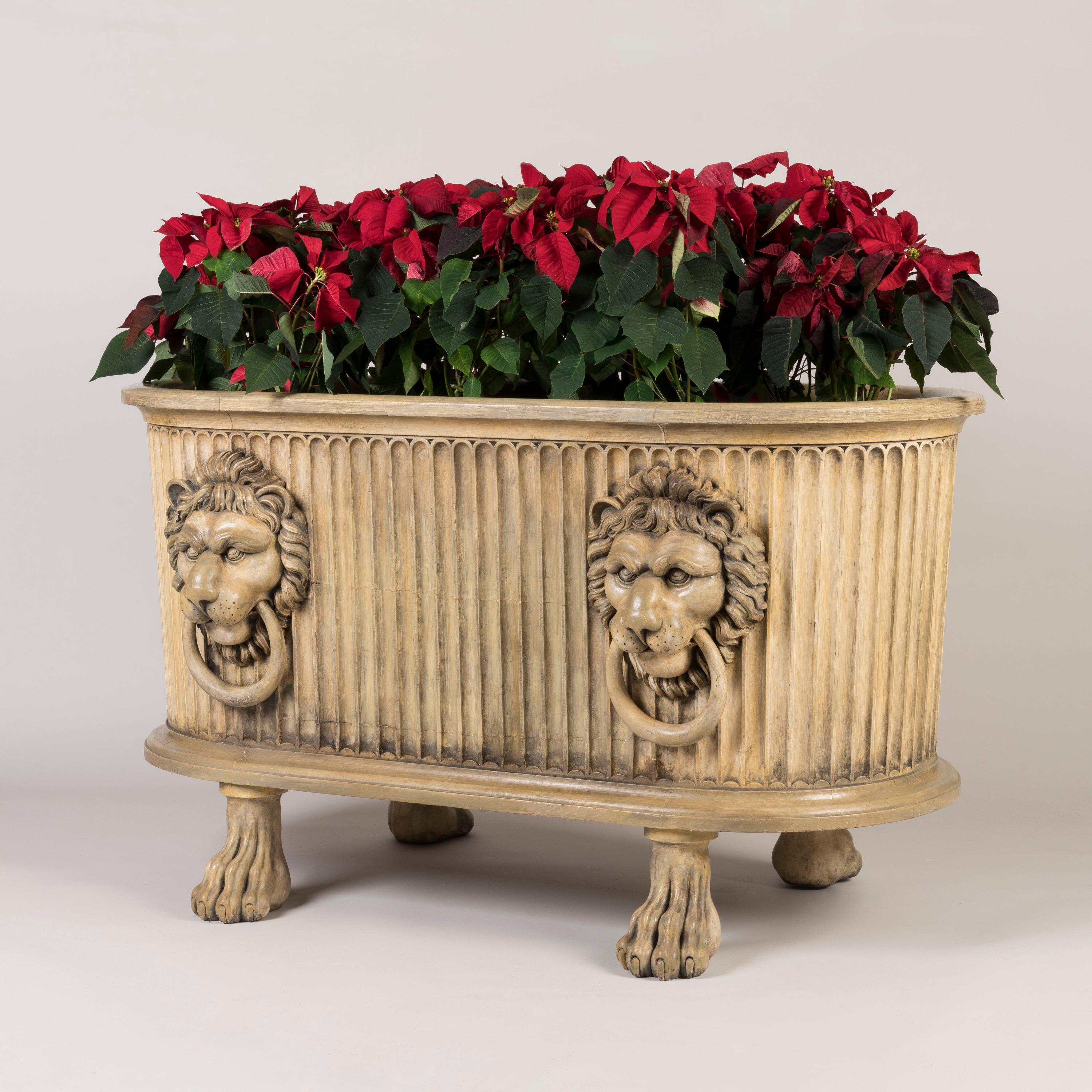 Neoclassical Pair of Early 20th Century English Carved and Painted Neo-Classical Jardinières For Sale