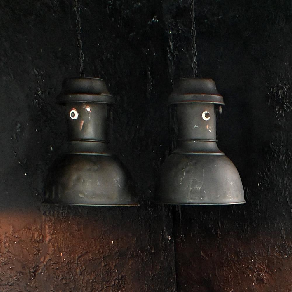 Coppia di luci di fabbrica in rame e vetro dei primi del Novecento inglese in vendita 2