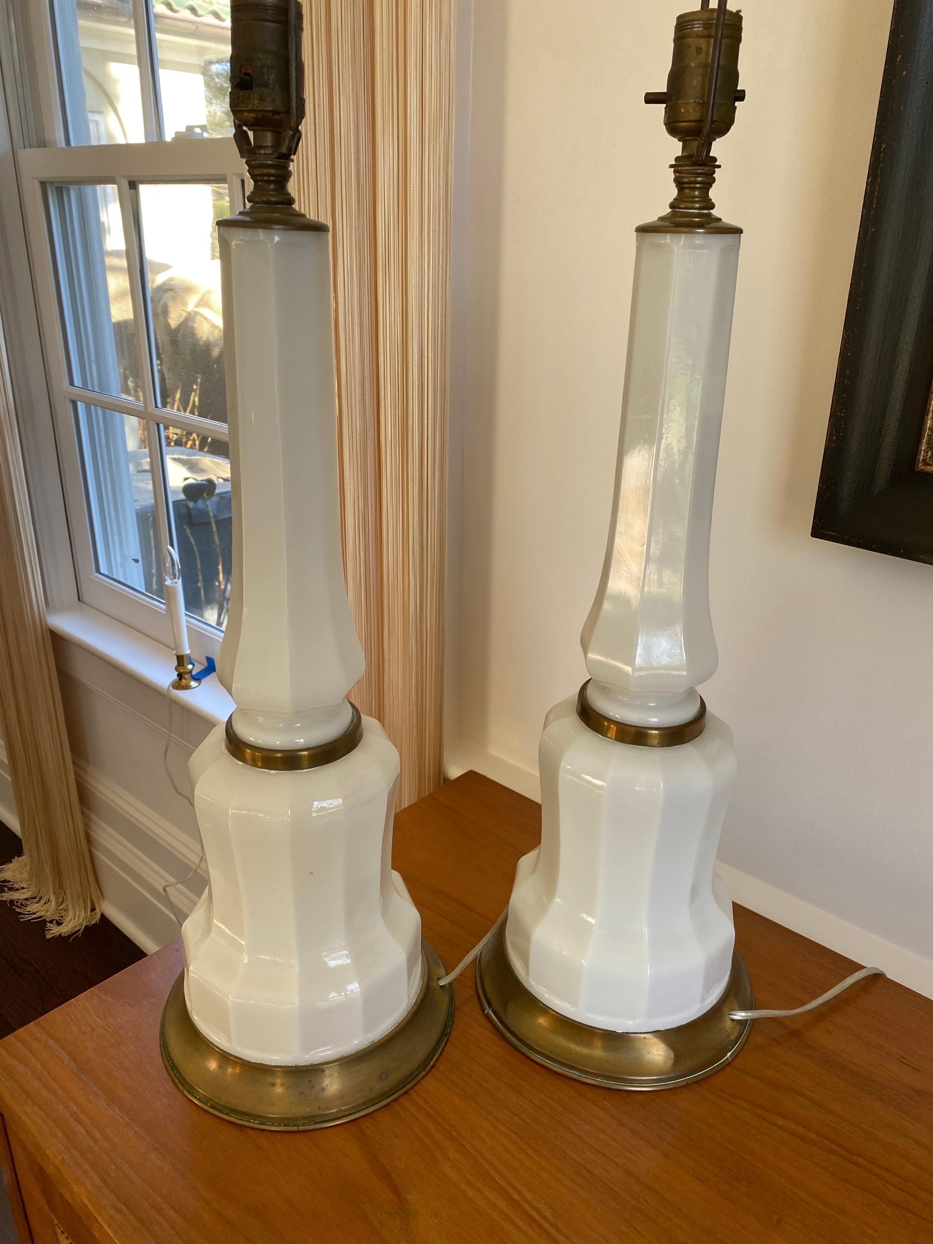 Pair of Early 20th Century English Milk Glass Lamps In Good Condition For Sale In Southampton, NY