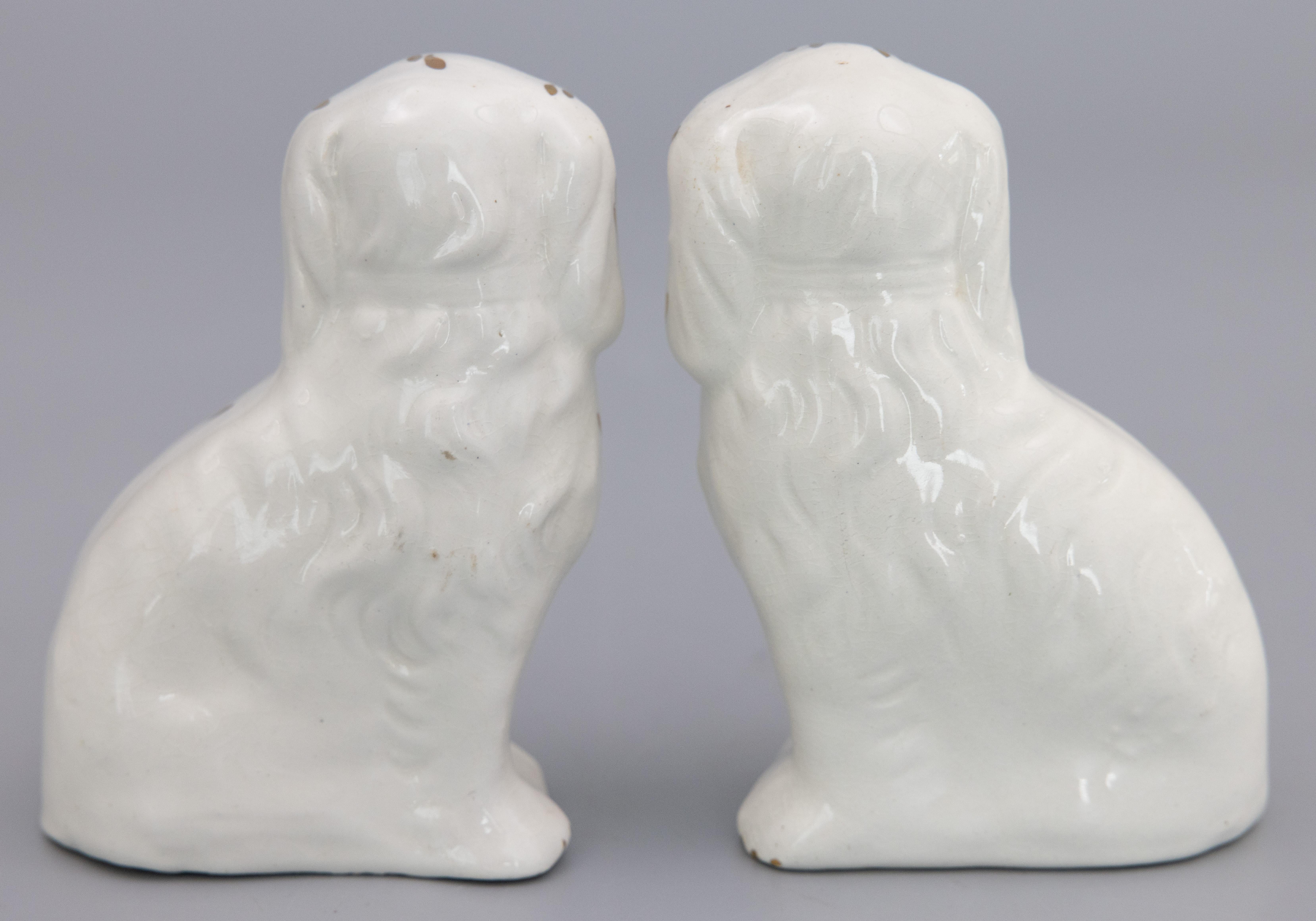 Victorian Pair of Early 20th Century English Staffordshire Spaniel Dogs Figurines For Sale