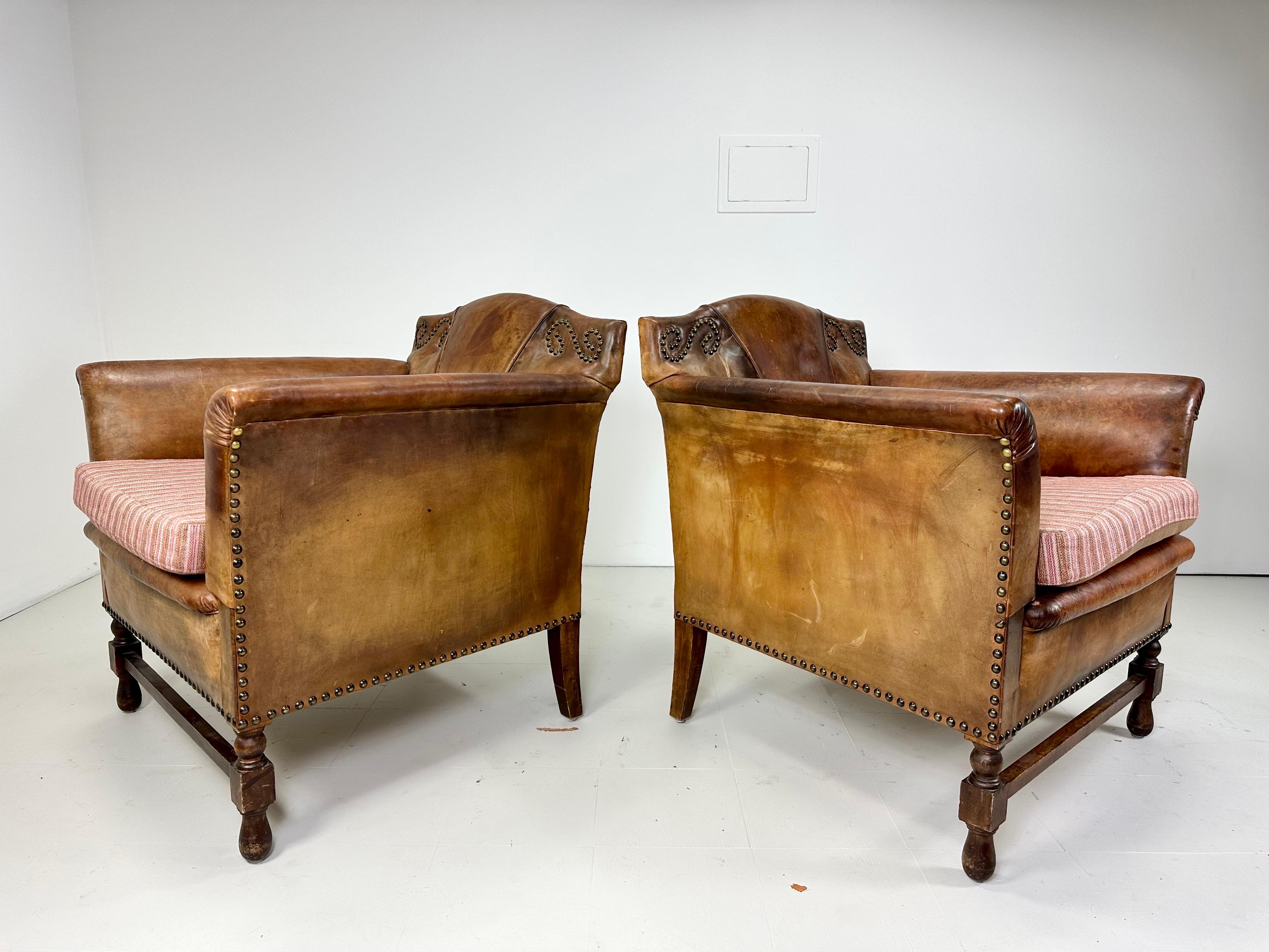 Paire de chaises longues en cuir européennes du début du 20e siècle en vente 6