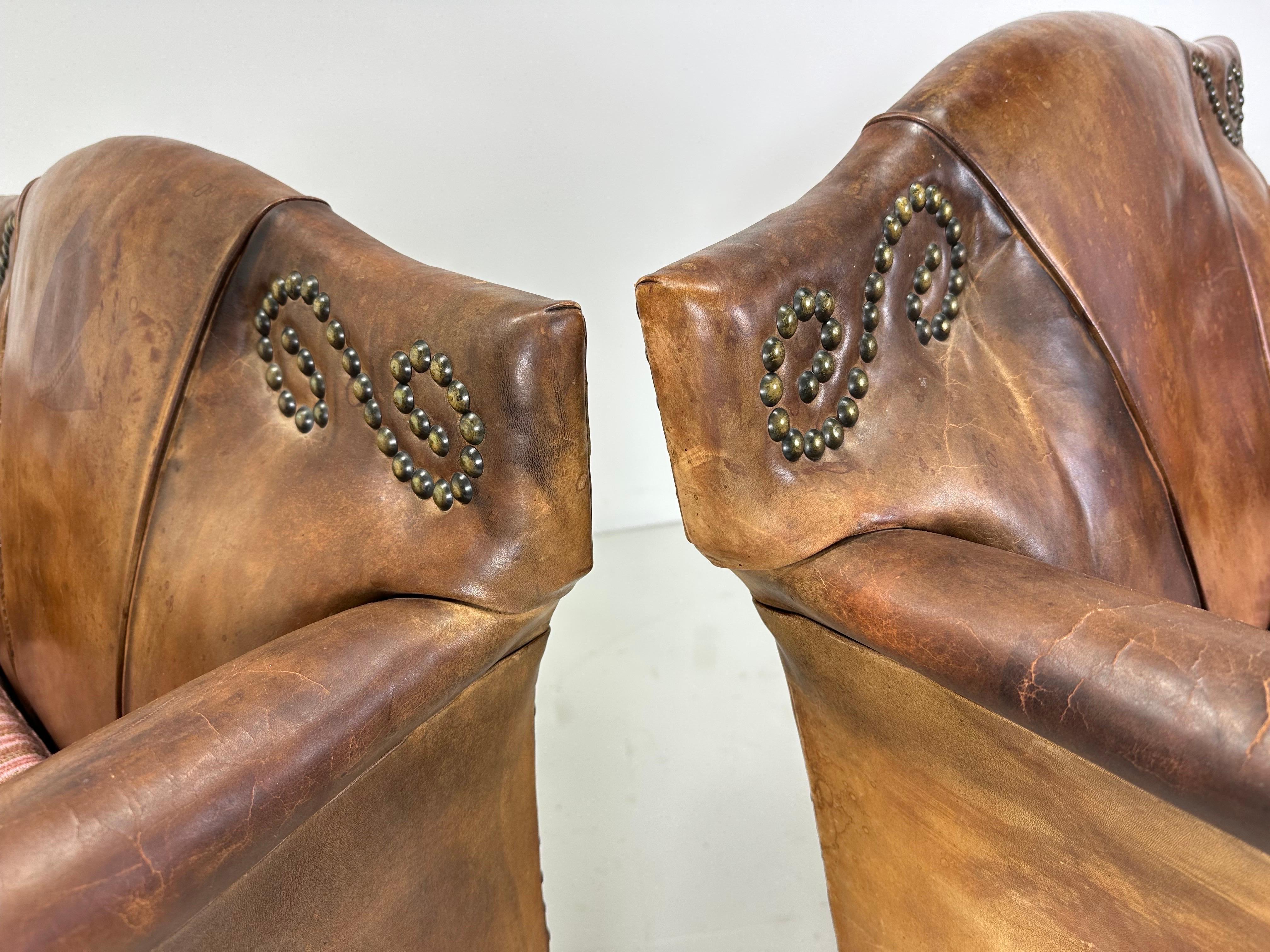 Paire de chaises longues en cuir européennes du début du 20e siècle Bon état - En vente à Turners Falls, MA