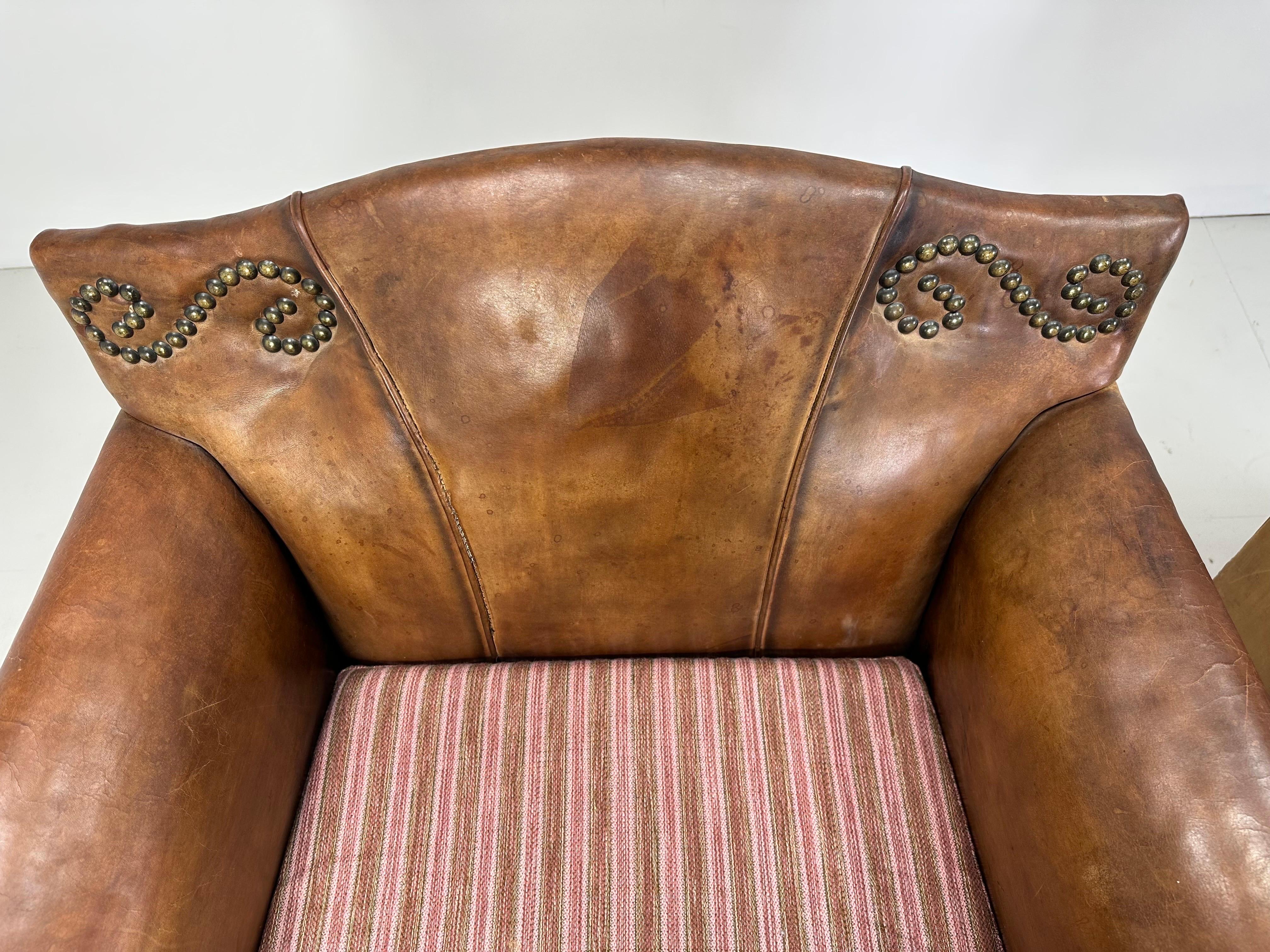 Cuir Paire de chaises longues en cuir européennes du début du 20e siècle en vente