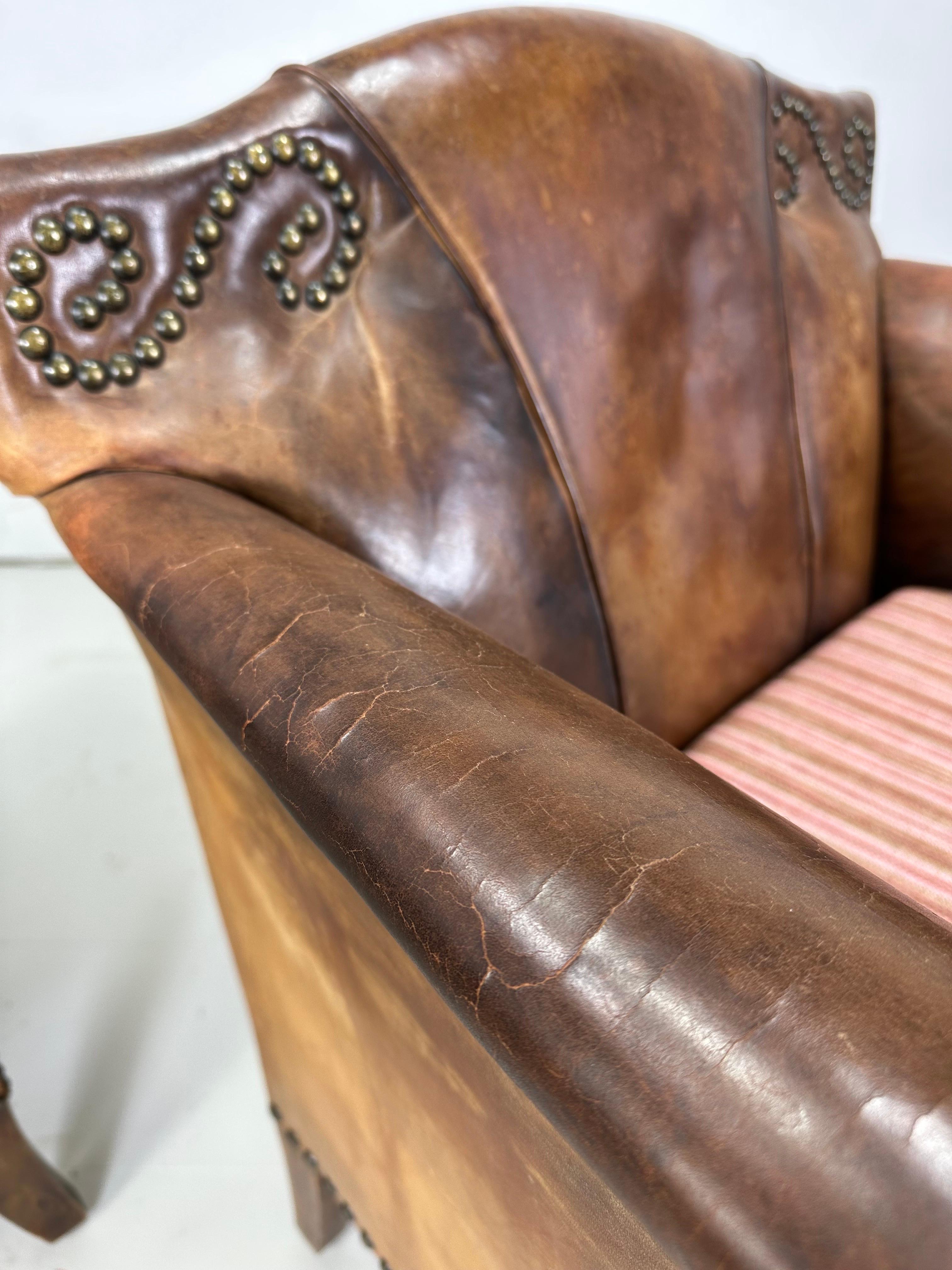 Paire de chaises longues en cuir européennes du début du 20e siècle en vente 1