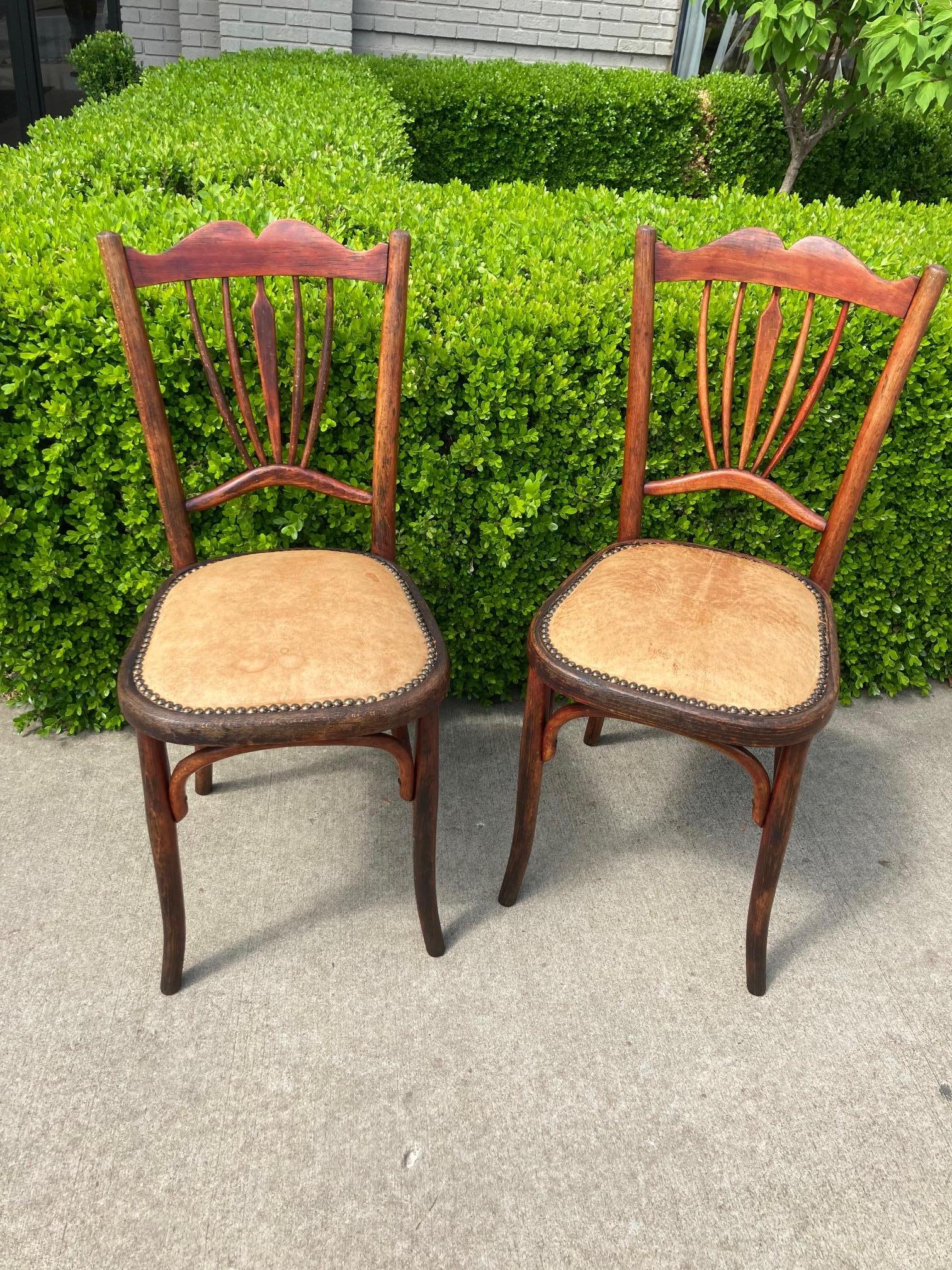 Pair of Early 20th Century French Art Deco Period Bentwood Thonet Bistro Chairs For Sale 5