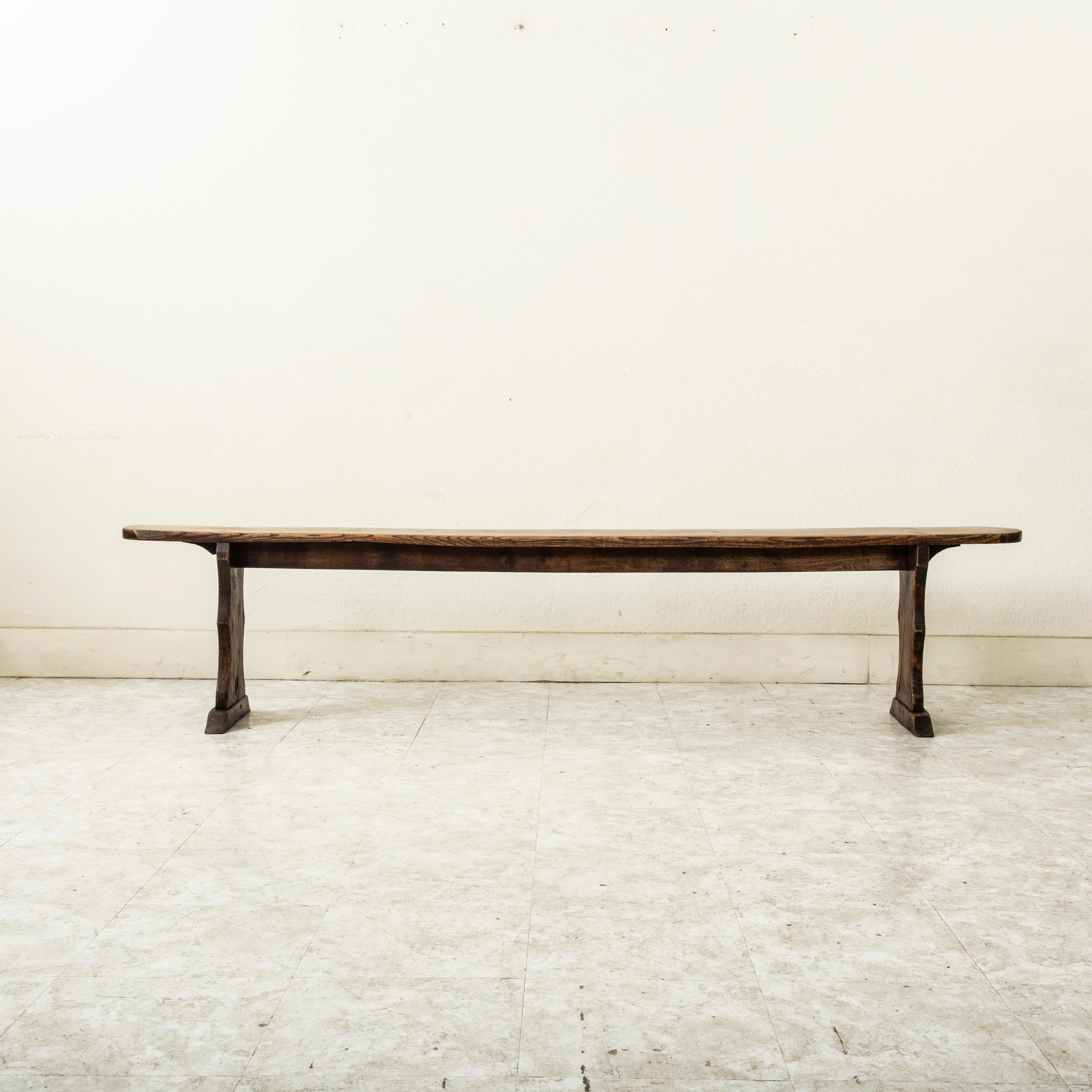 Ein Paar französische Bauernbänke aus Eiche aus der Normandie, Anfang des 20. im Angebot 7