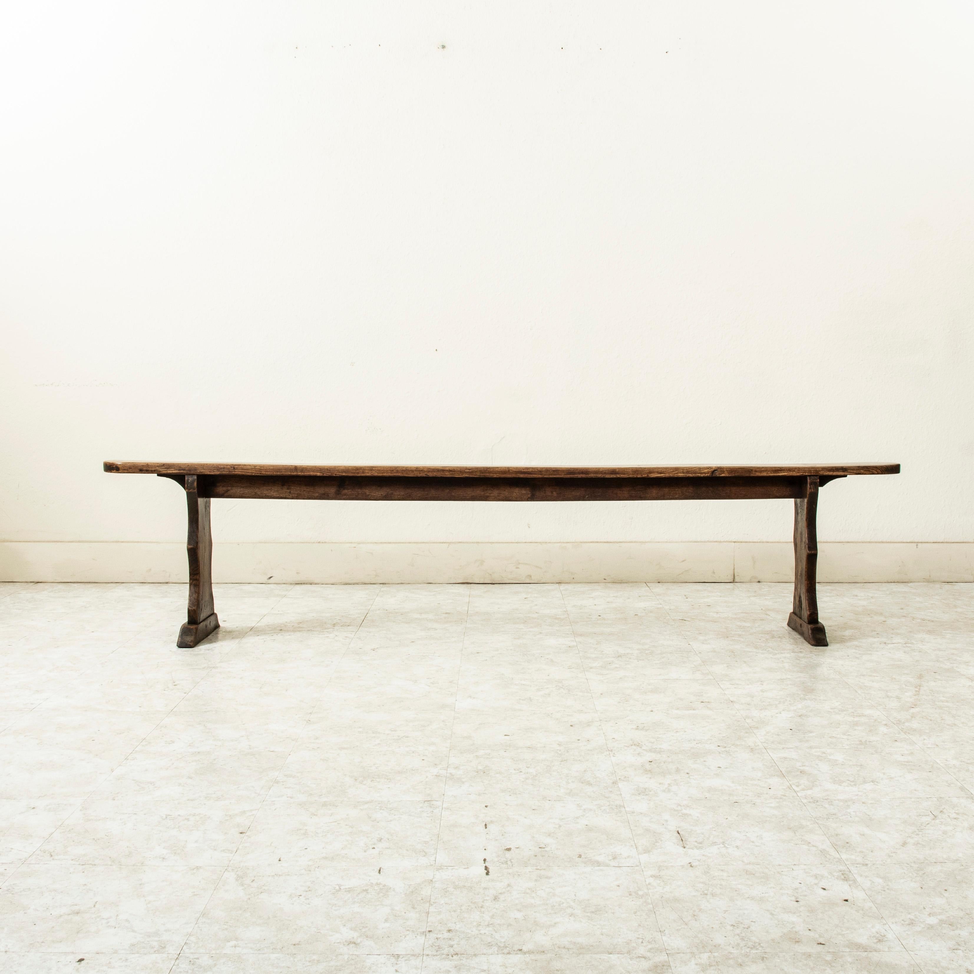 Ein Paar französische Bauernbänke aus Eiche aus der Normandie, Anfang des 20. im Angebot 8