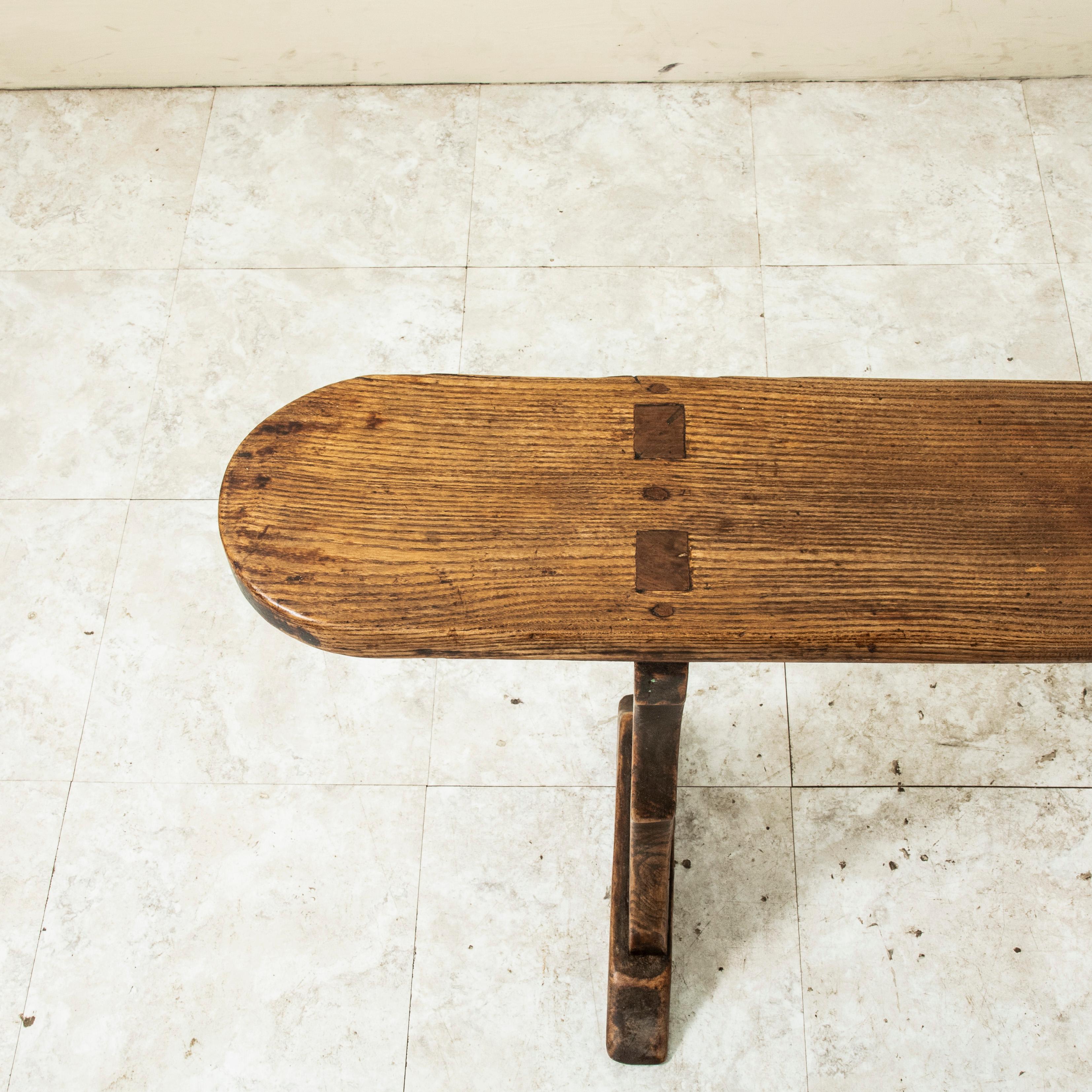 Ein Paar französische Bauernbänke aus Eiche aus der Normandie, Anfang des 20. im Angebot 9