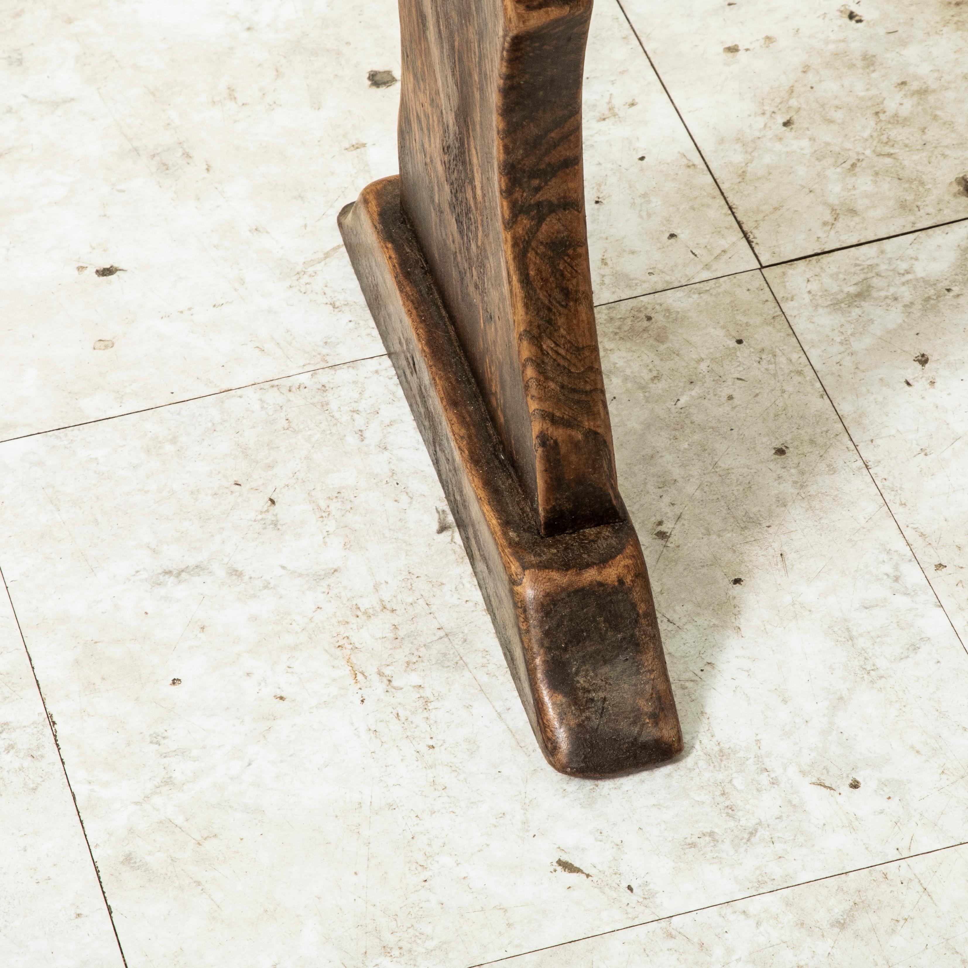 Ein Paar französische Bauernbänke aus Eiche aus der Normandie, Anfang des 20. im Angebot 13