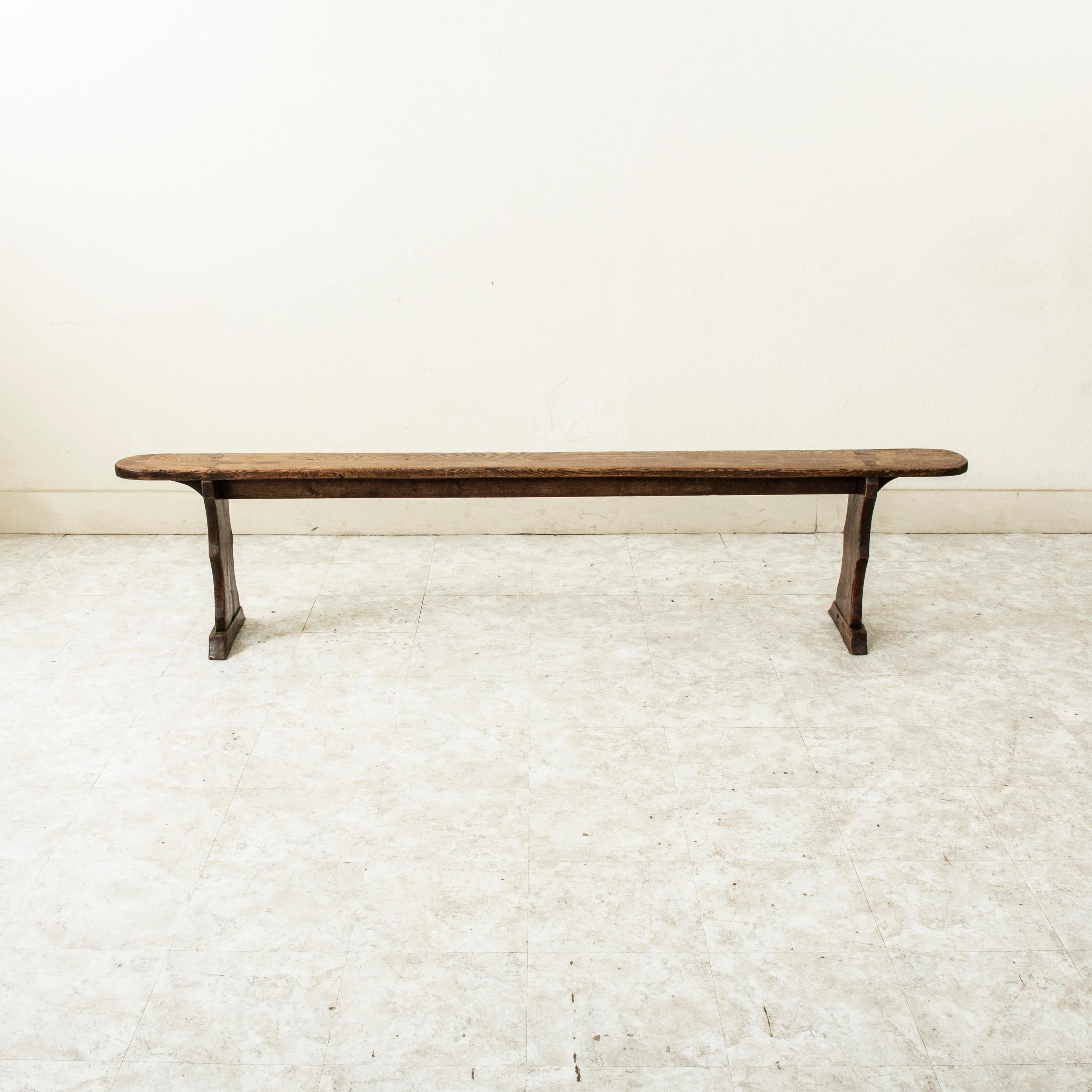 Ein Paar französische Bauernbänke aus Eiche aus der Normandie, Anfang des 20. im Zustand „Gut“ im Angebot in Fayetteville, AR