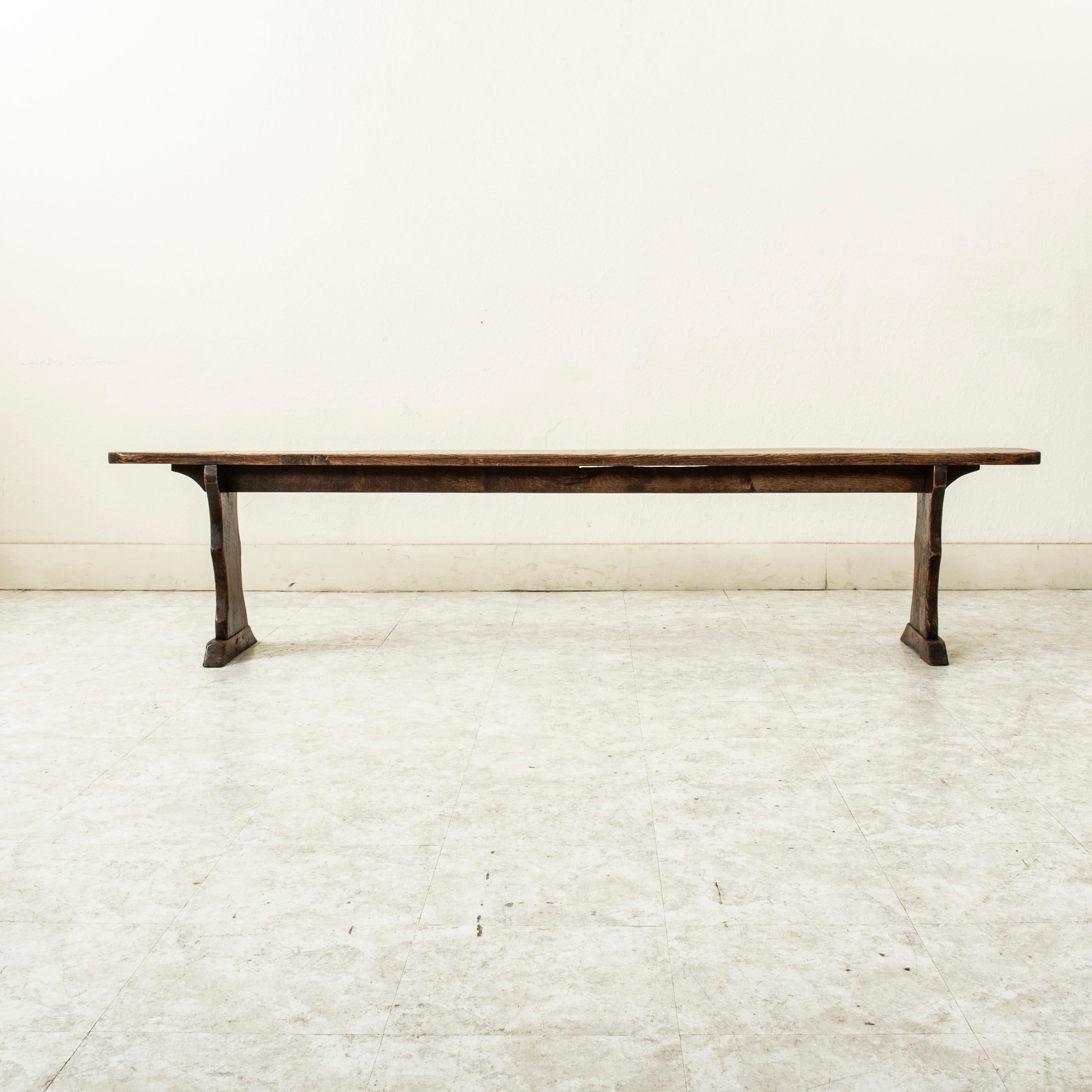 Ein Paar französische Bauernbänke aus Eiche aus der Normandie, Anfang des 20. (Eichenholz) im Angebot