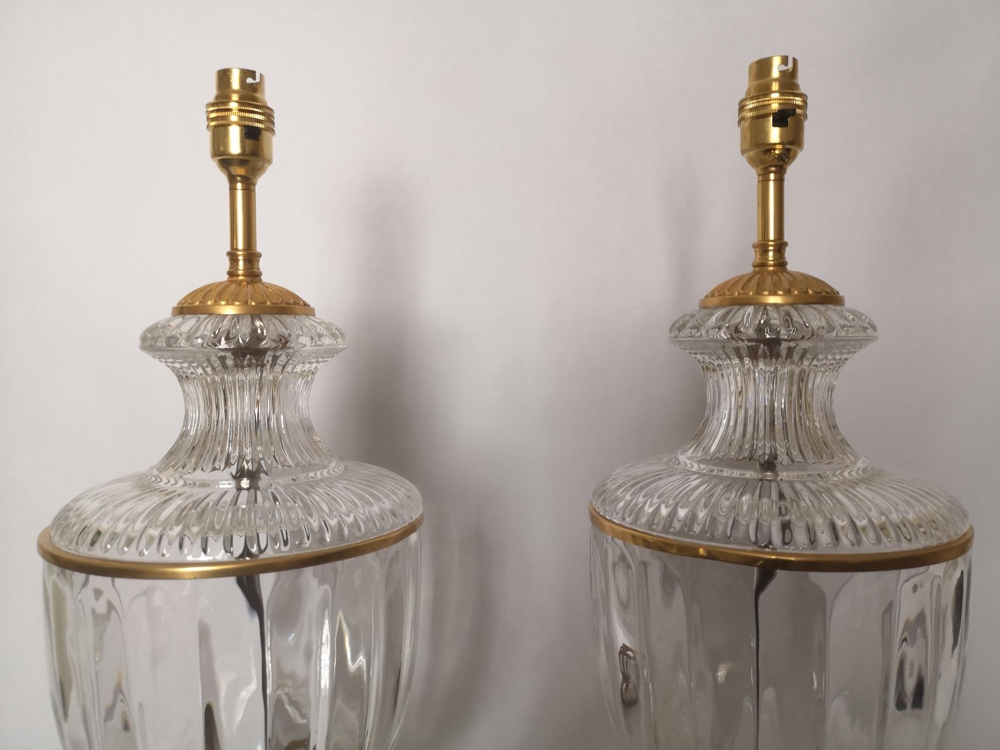 Pair of high quality early 20th century French crystal lamps. With ribbed bodies, gilt rim and base.
French, circa 1920.

  