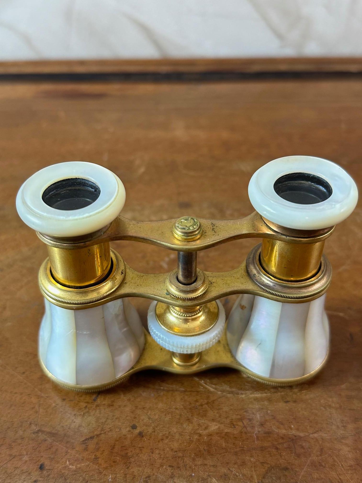 20ième siècle Paire de verres d'opéra en laiton français du début du 20e siècle, années 1900 en vente