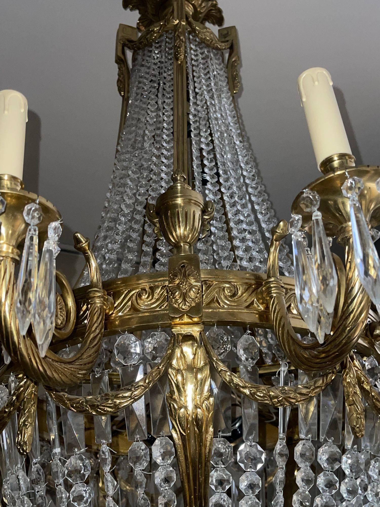 Bronze Paire de lustres en bronze et cristal du début du 20e siècle. en vente