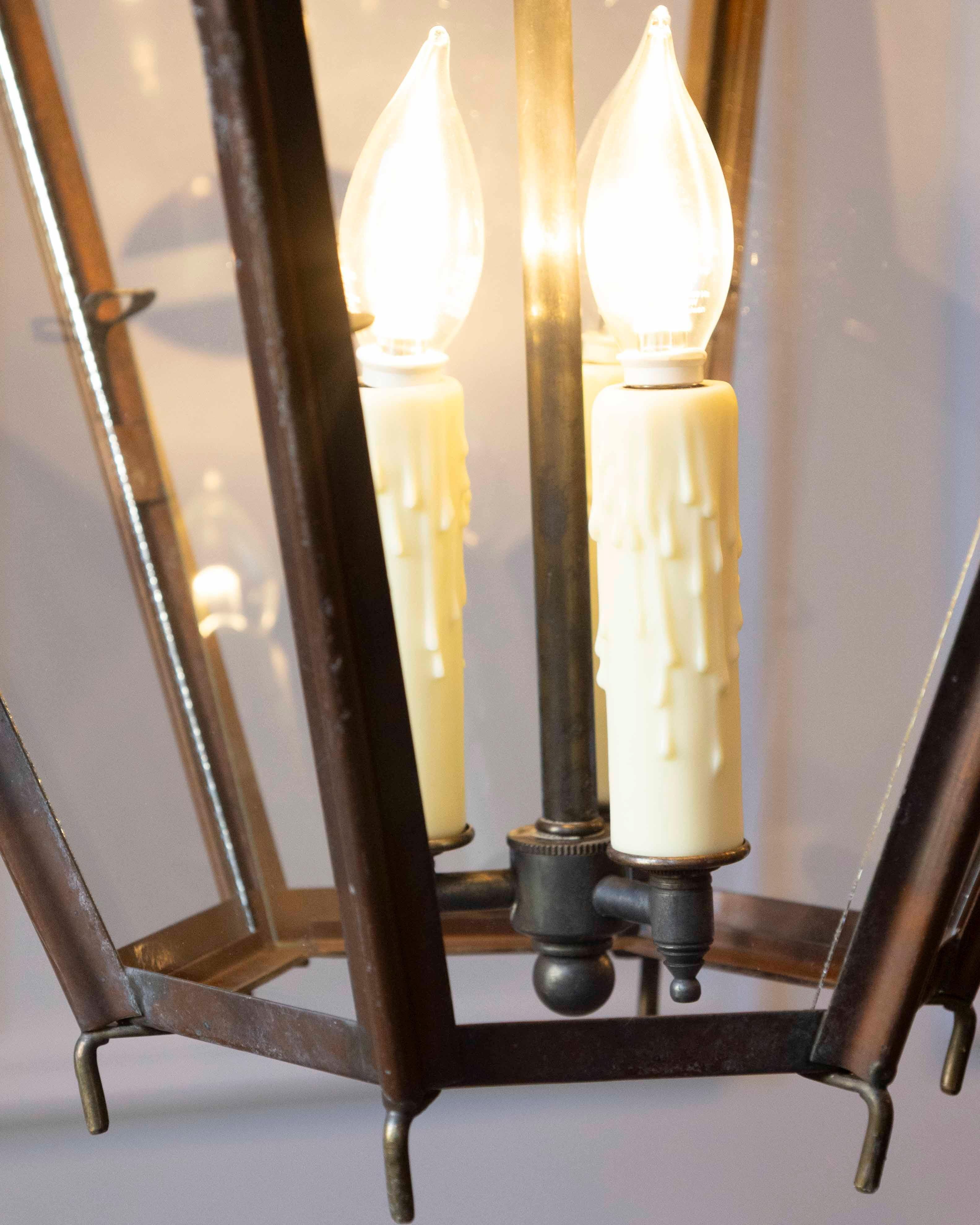 Vetro Coppia di lanterne a sospensione francesi in rame e ferro dell'inizio del XX secolo in vendita