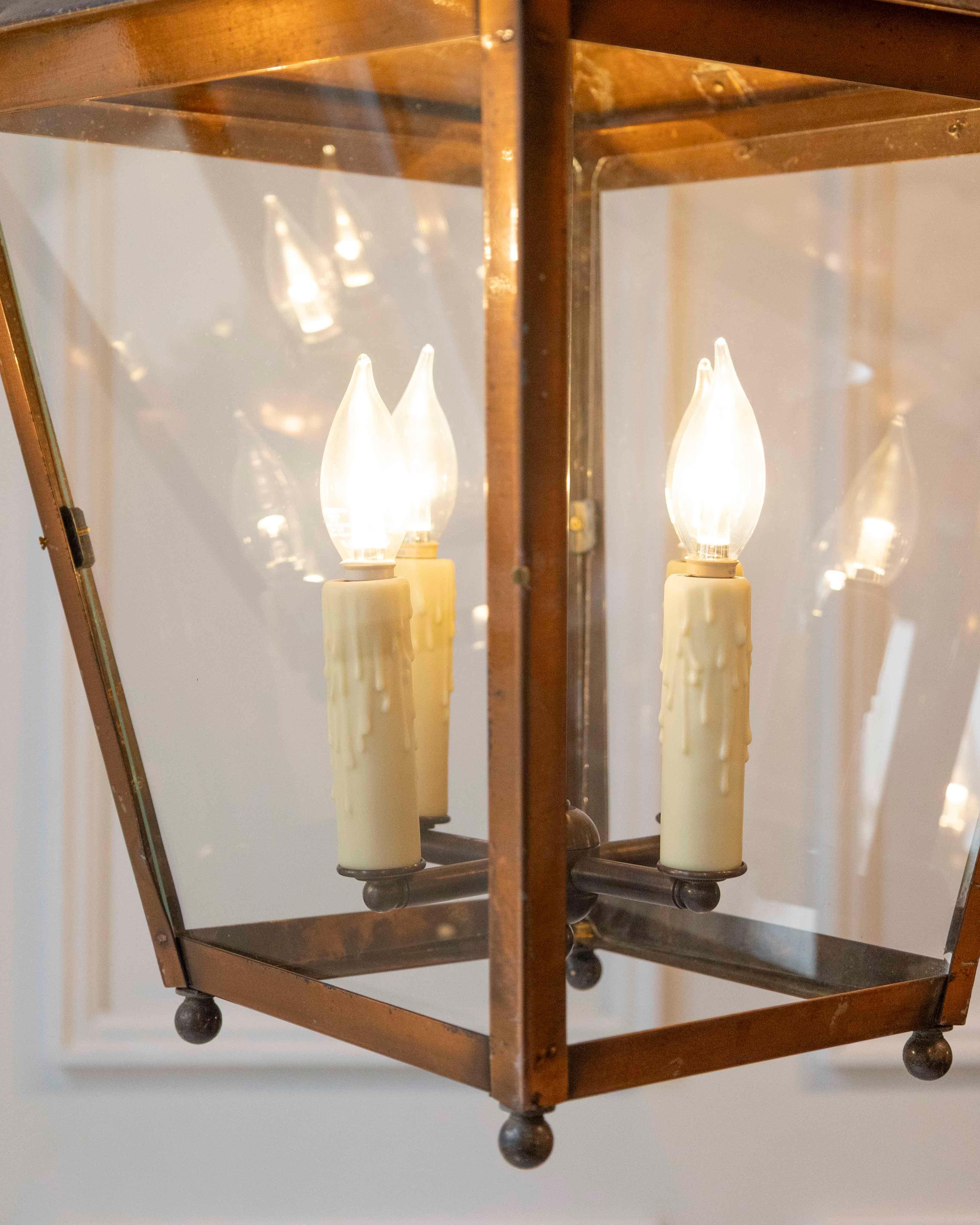 XX secolo Coppia di lanterne a sospensione in rame francesi dei primi del Novecento in vendita