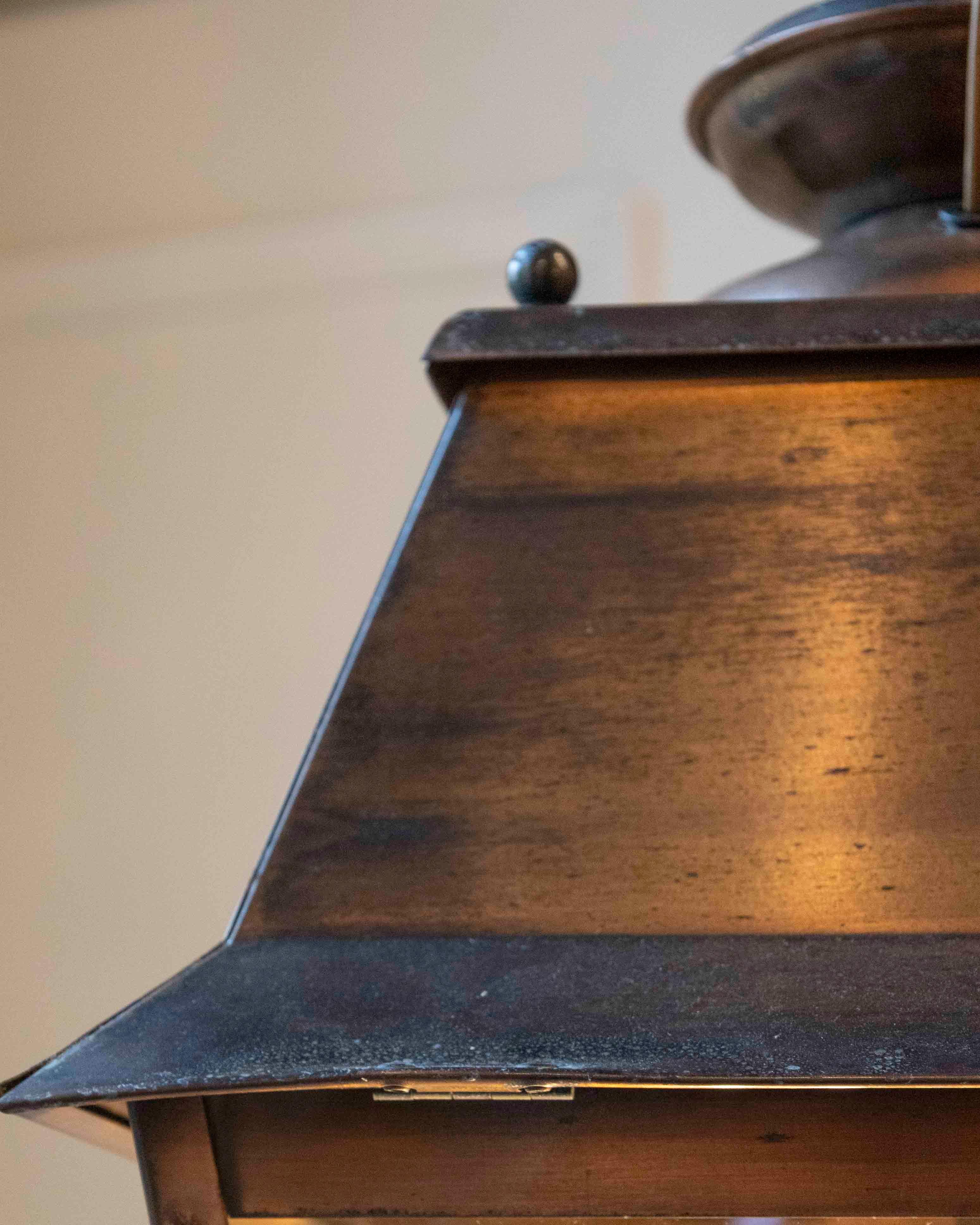 Pareja de faroles colgantes franceses de cobre de principios del siglo XX en venta 2