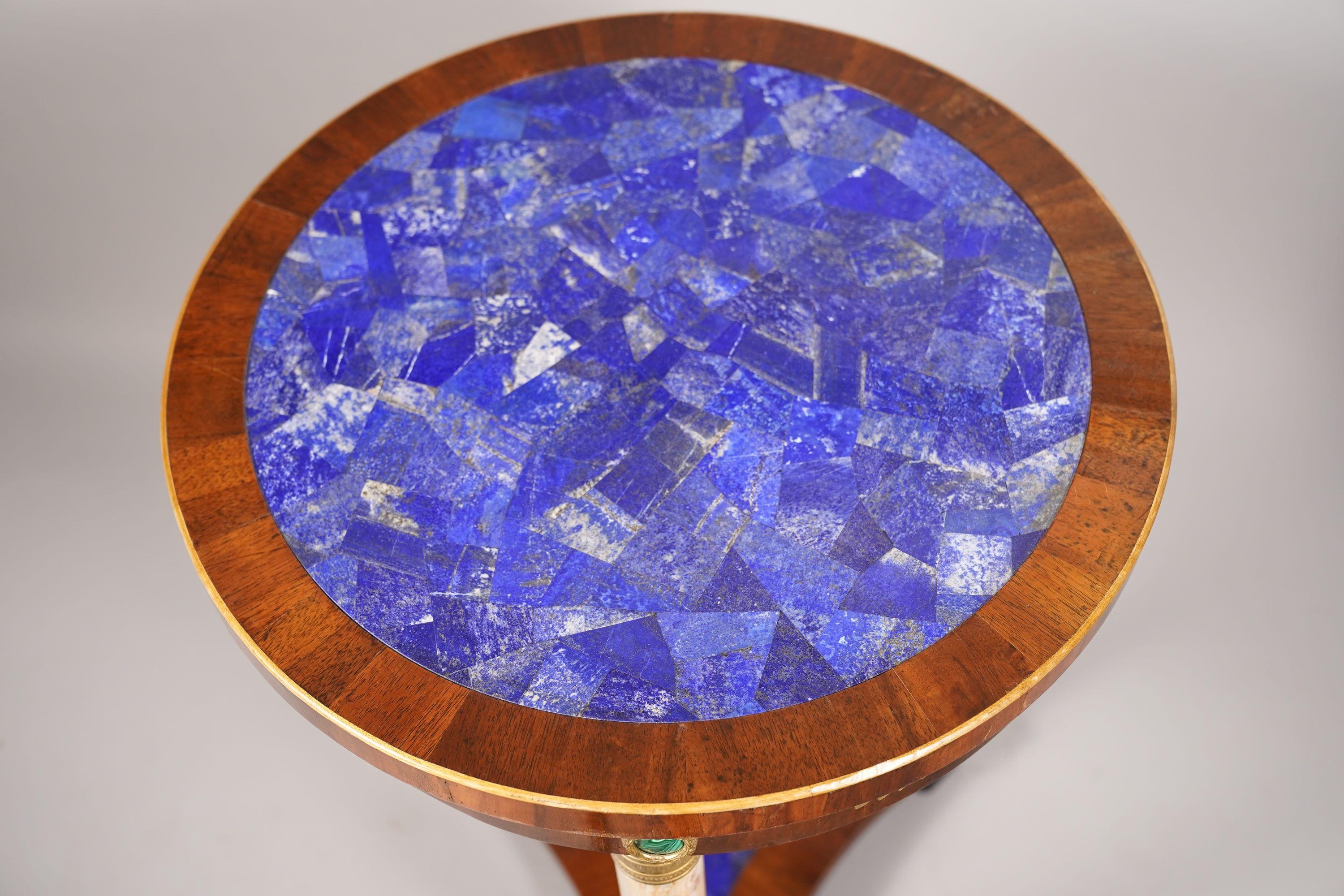 Beistelltische aus Lapislazuli im französischen Empire-Stil des frühen 20. Jahrhunderts, Paar im Angebot 1