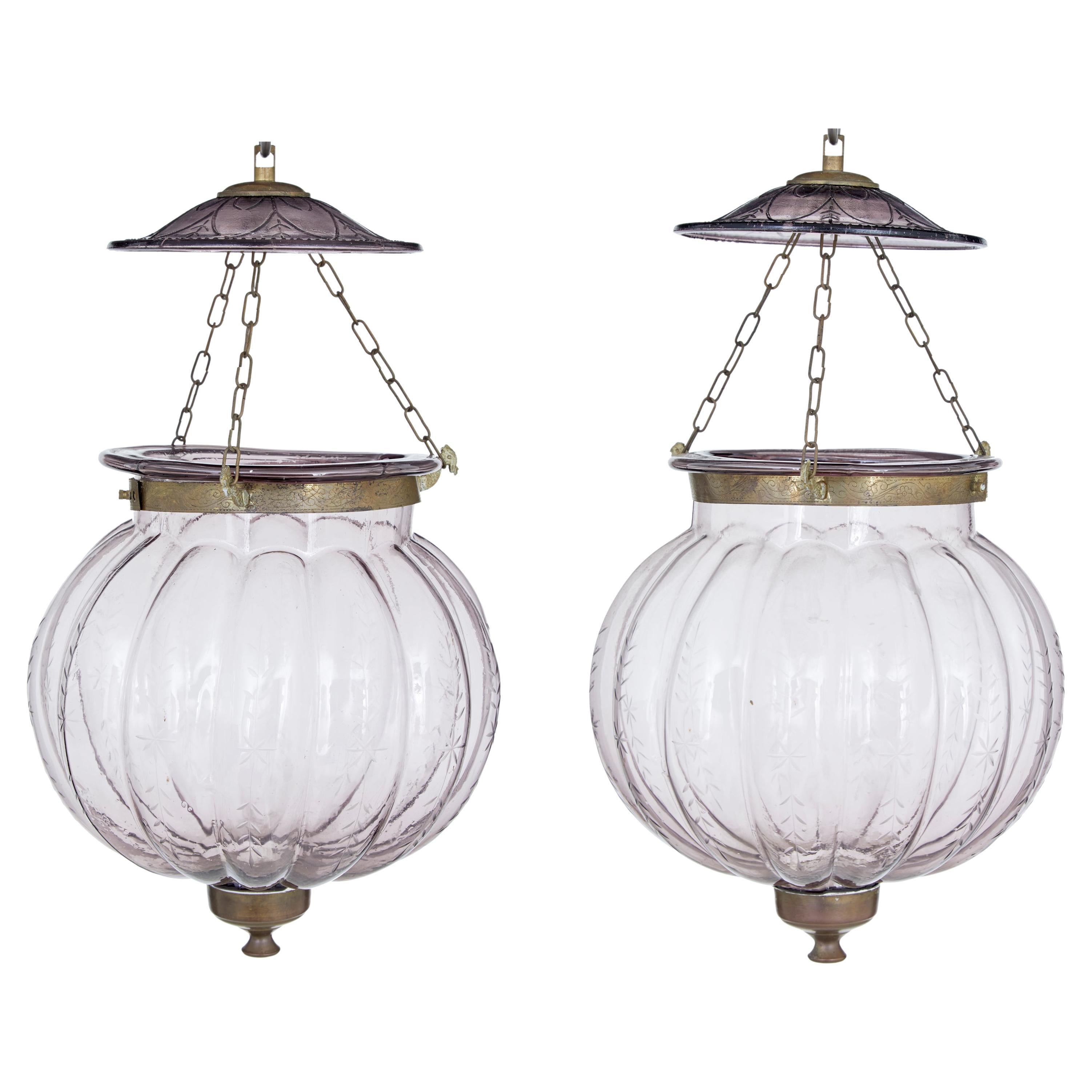 Paire de lanternes suspendues en verre du début du 20e siècle en vente