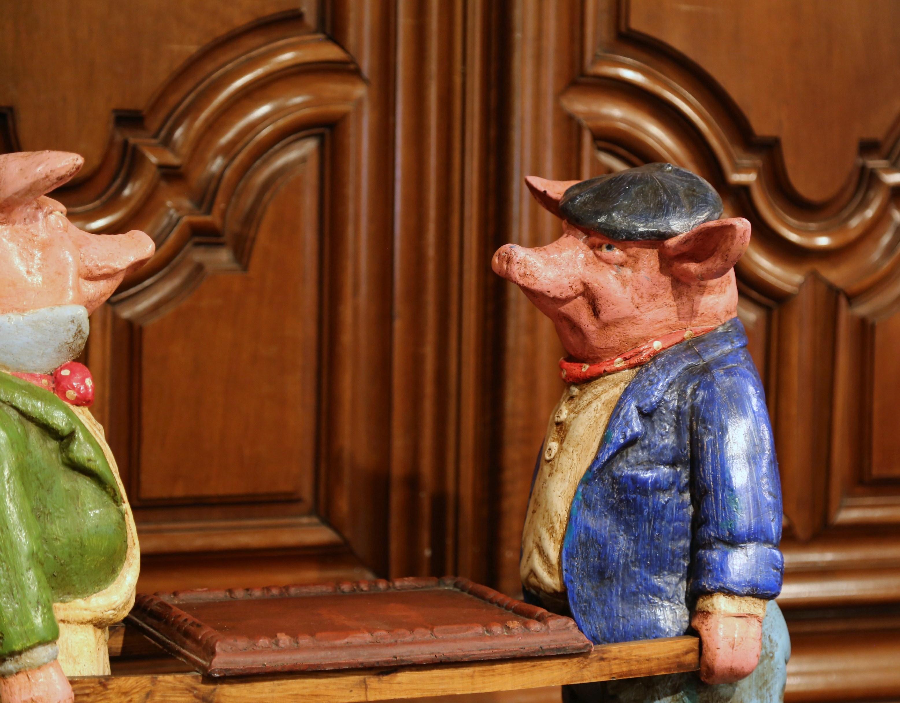 Pair of Early 20th Century French Hand Painted Ceramic Pig Sculptures with Tray In Excellent Condition In Dallas, TX