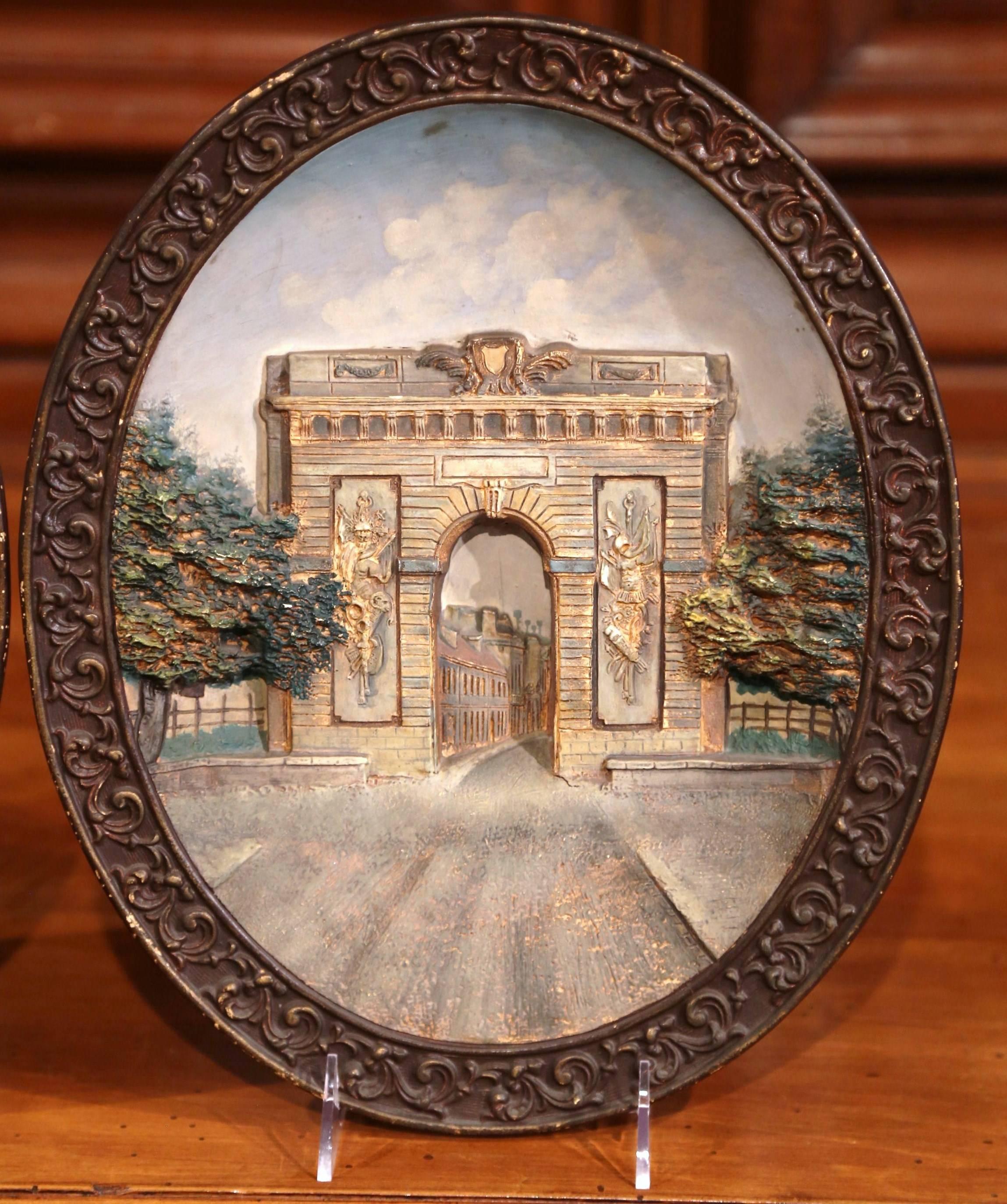 Gothique Paire de plateaux muraux ovales en céramique peints à la main du début du 20ème siècle en vente
