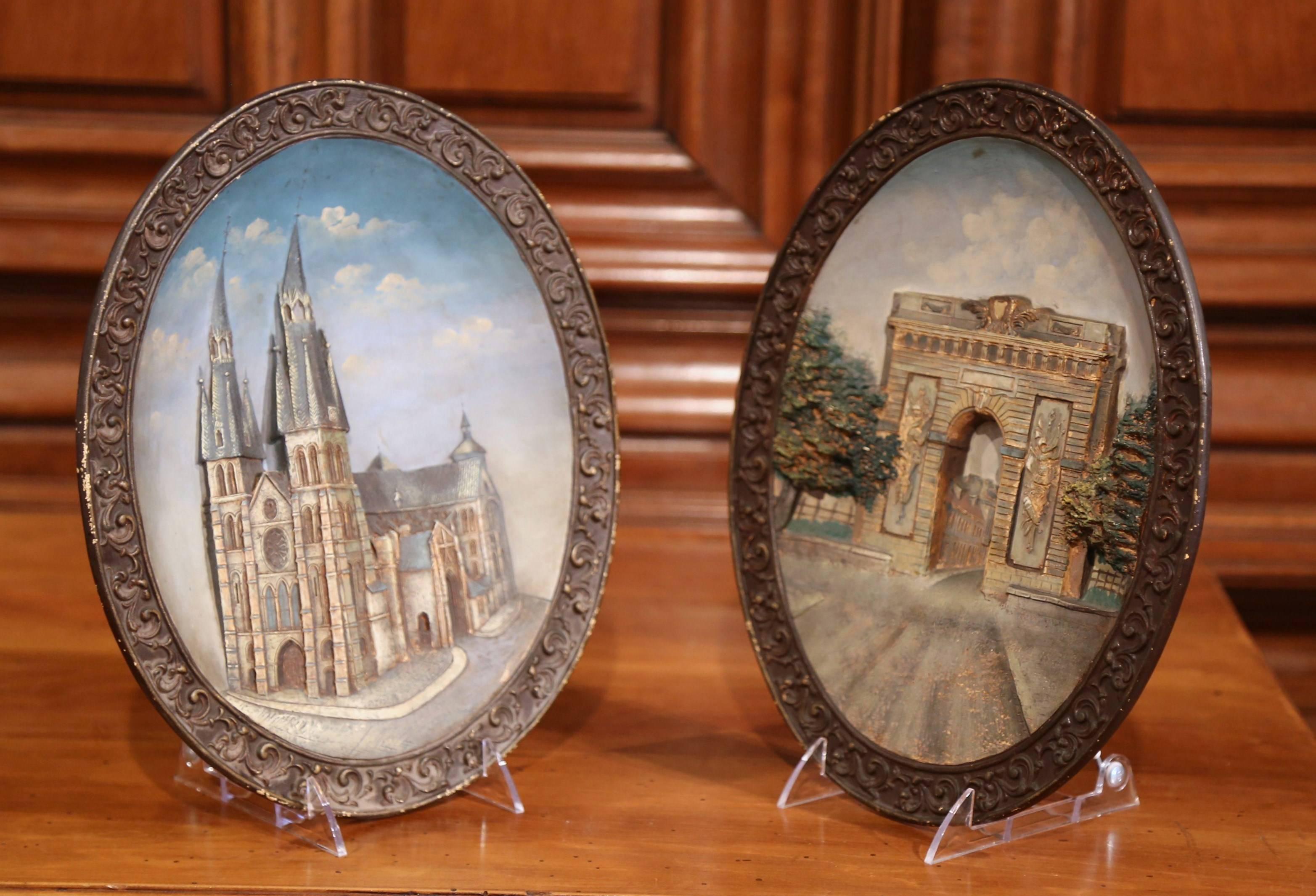 Français Paire de plateaux muraux ovales en céramique peints à la main du début du 20ème siècle en vente