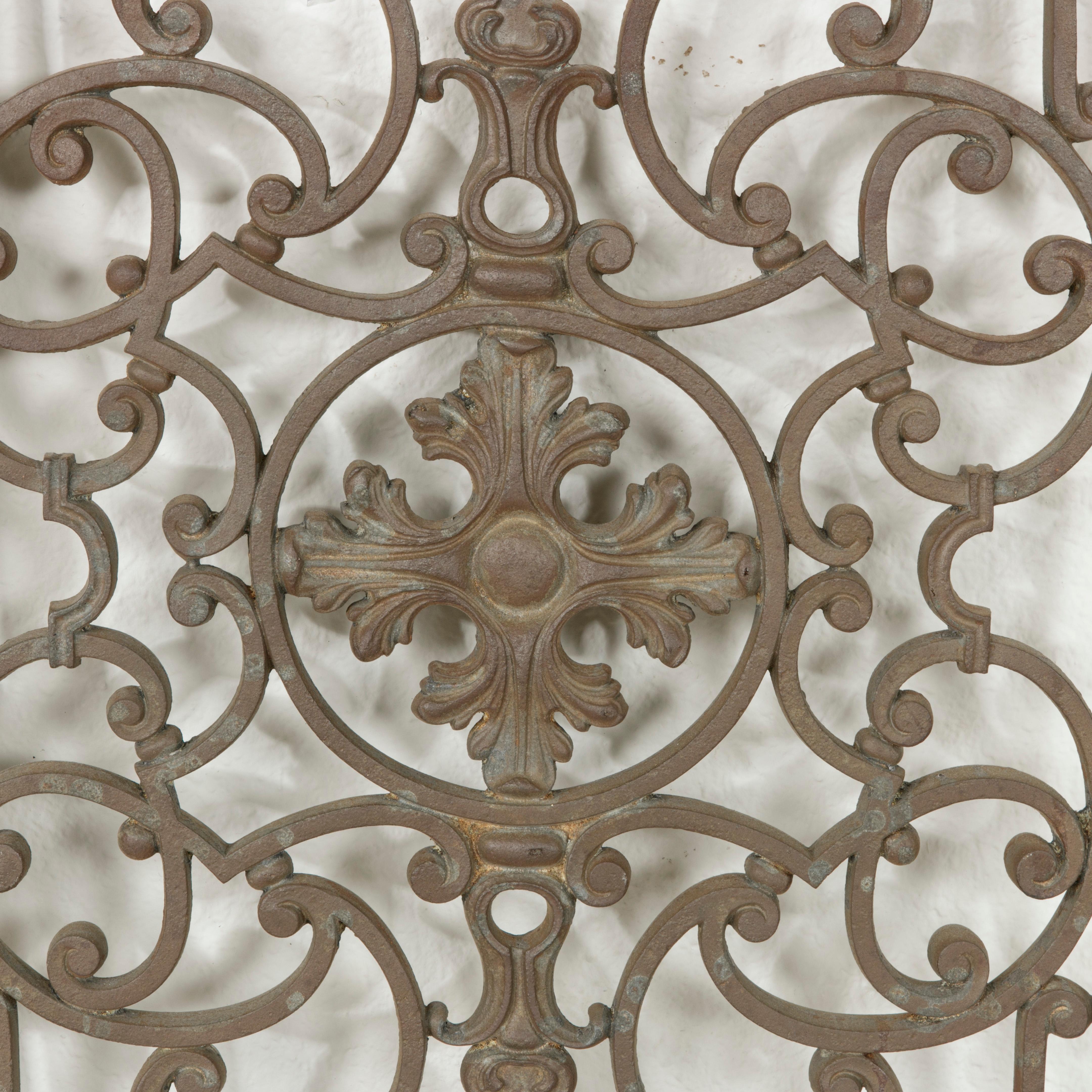 Pair of Early 20th Century French Iron Gates with Symmetrical Design 3