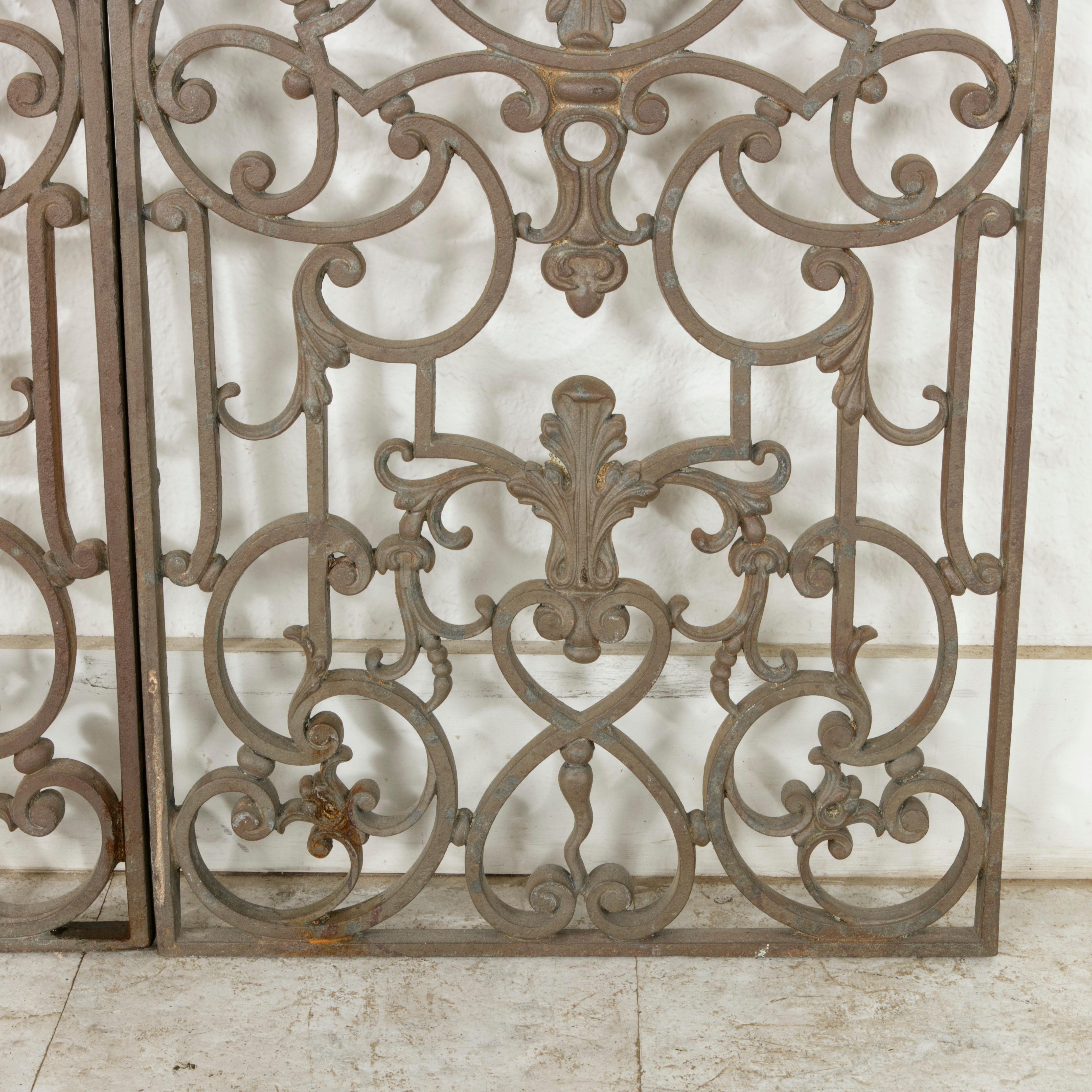 Pair of Early 20th Century French Iron Gates with Symmetrical Design 4