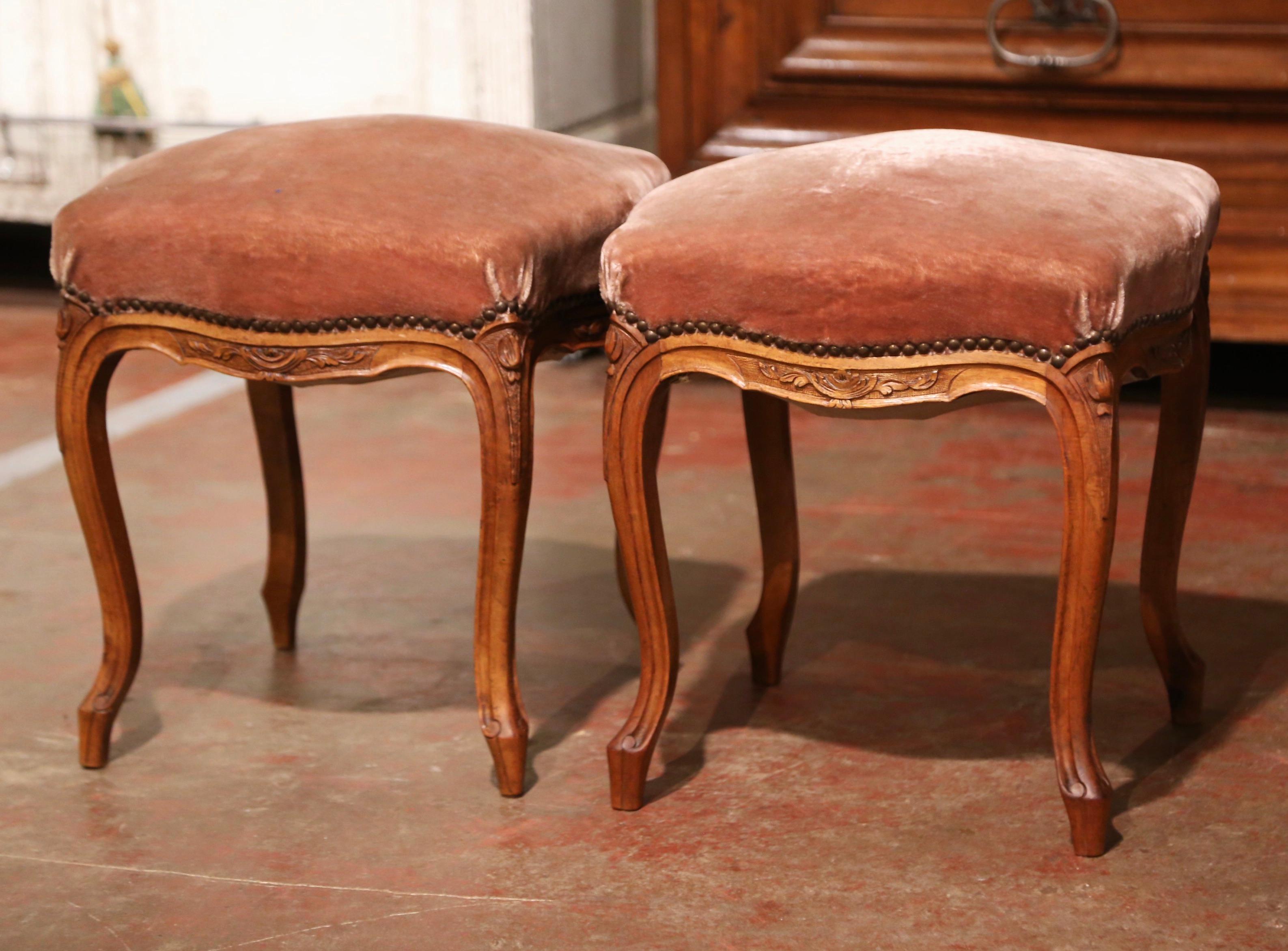 Pair of Early 20th Century French Louis XV Carved Walnut and Velvet Stools In Excellent Condition In Dallas, TX
