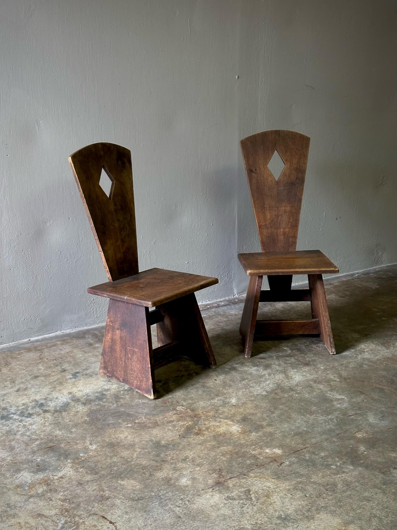 Pair of Early 20th Century French Low Rustic Oak Chairs In Good Condition For Sale In Los Angeles, CA